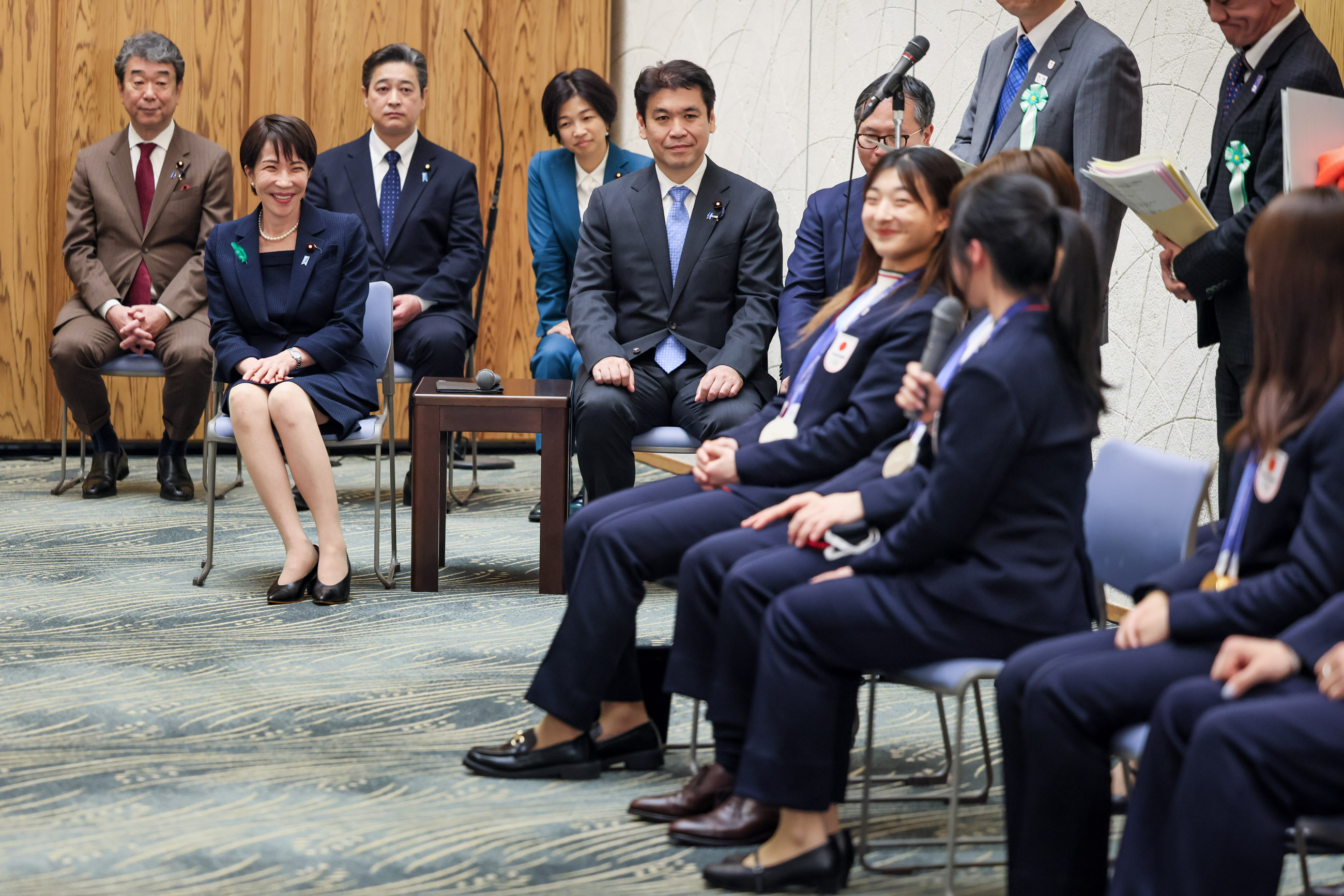 高市首相接受拜会10