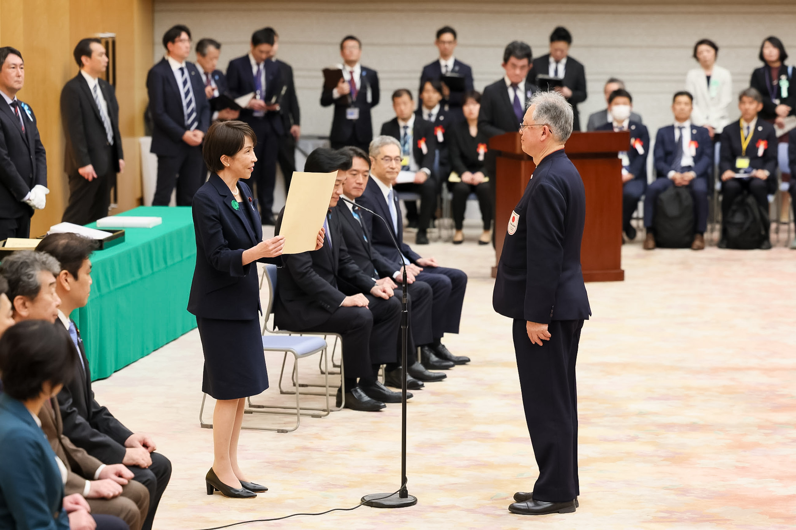 高市首相颁发感谢状2