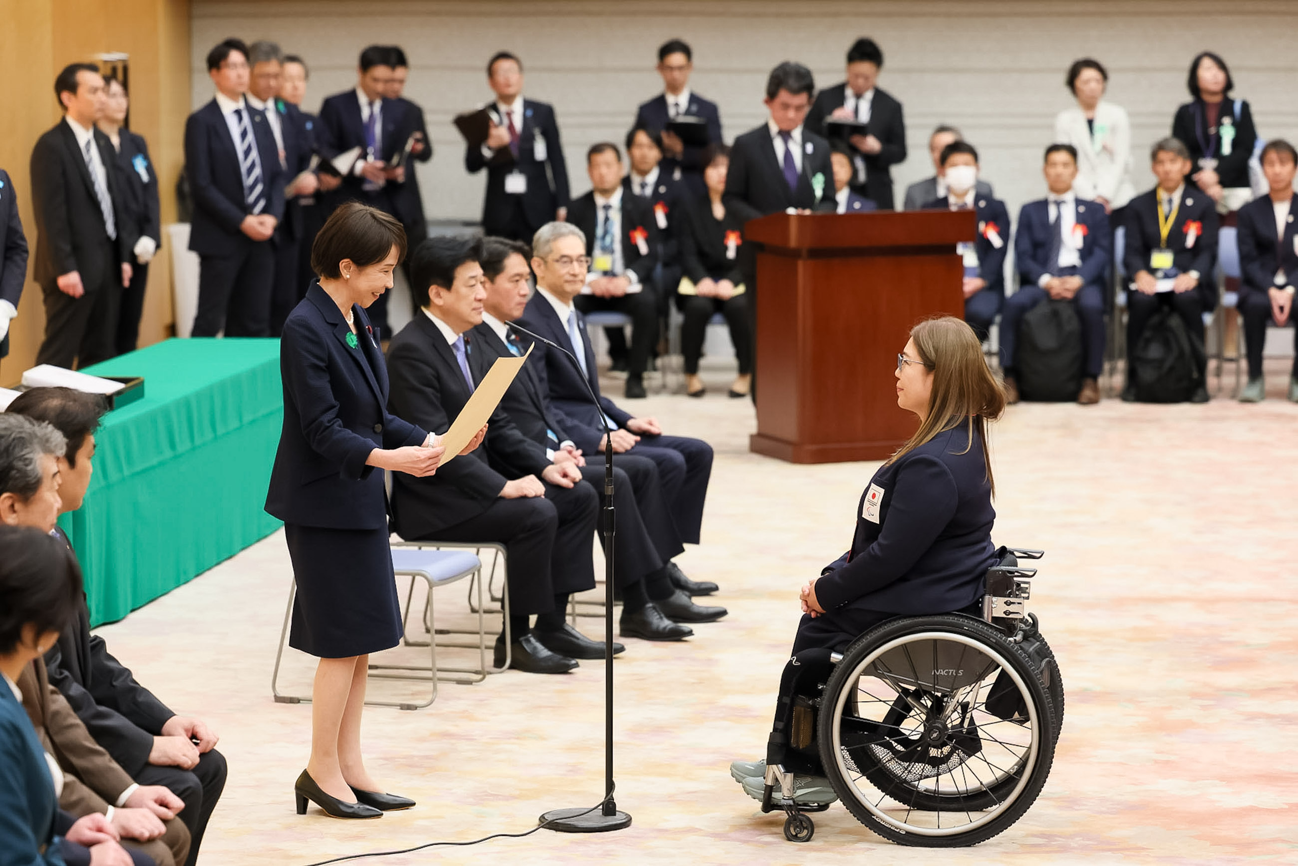 高市首相颁发感谢状5