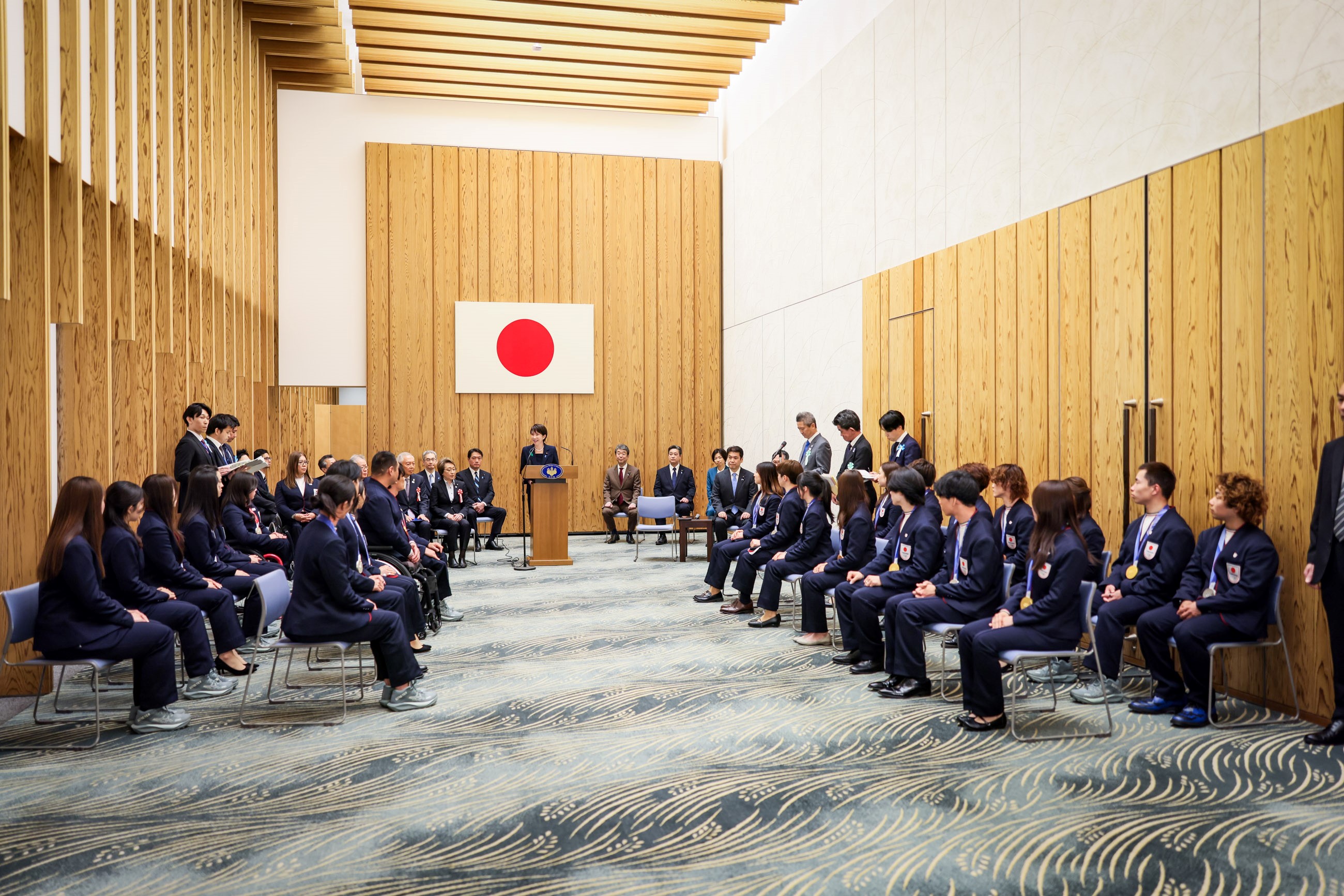 高市首相接受拜会3