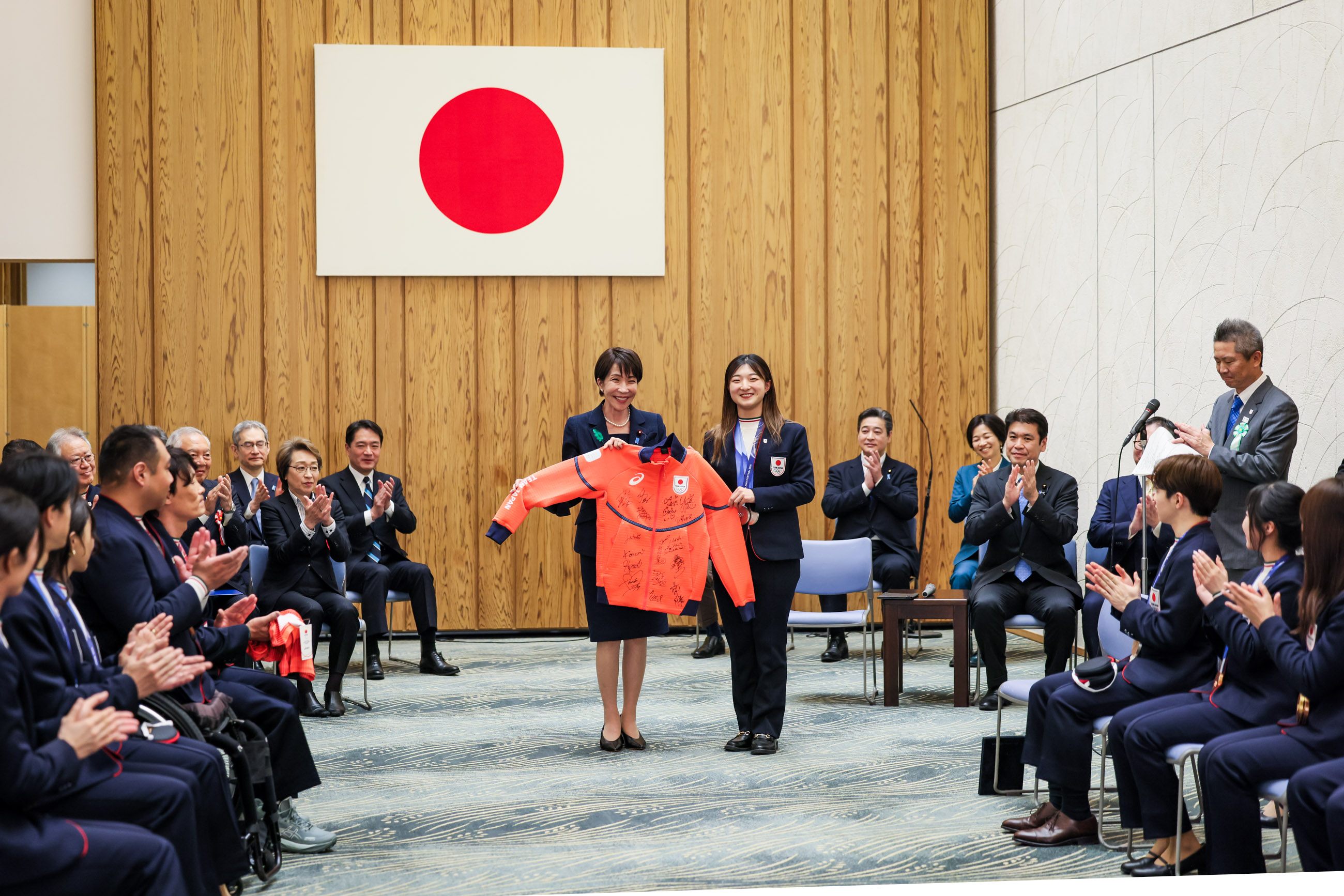 高市首相接受拜会5