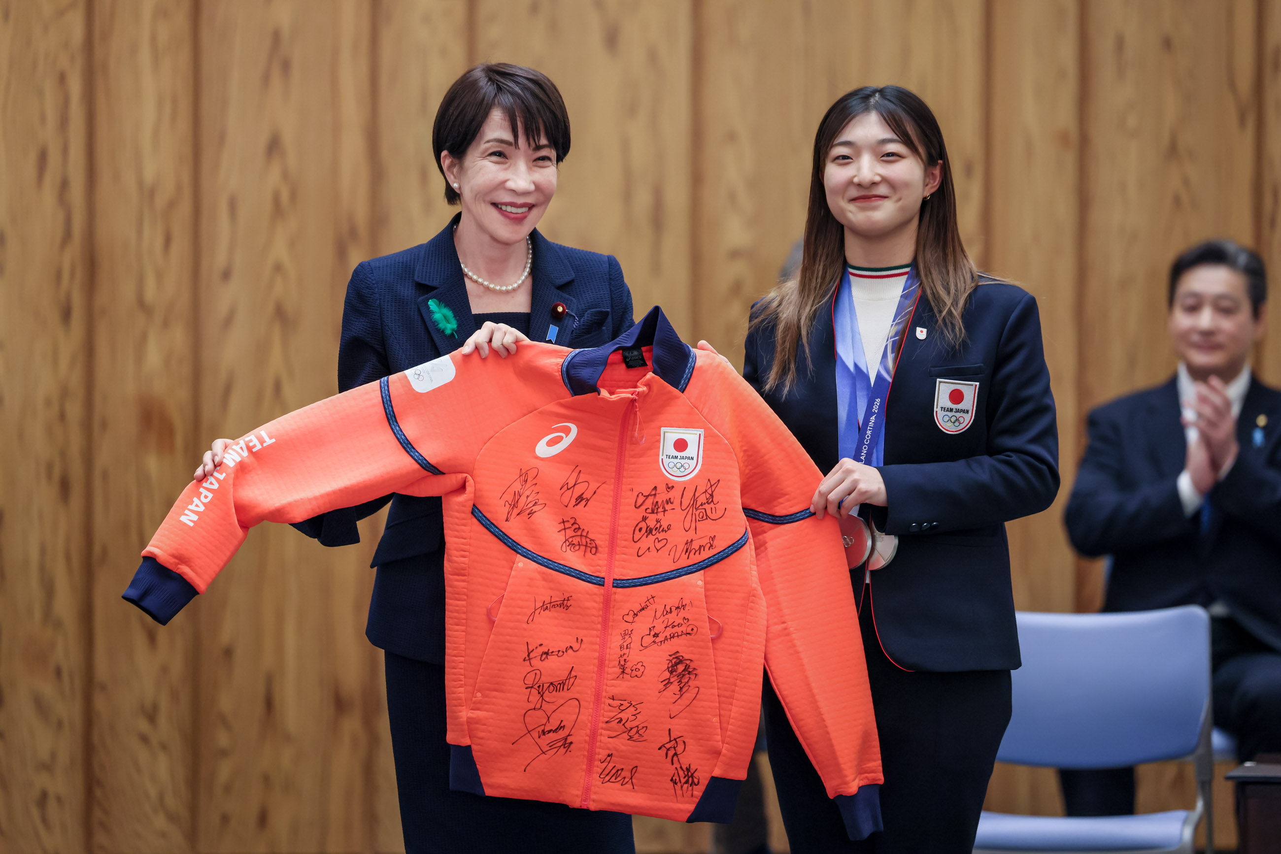 高市首相接受拜会6