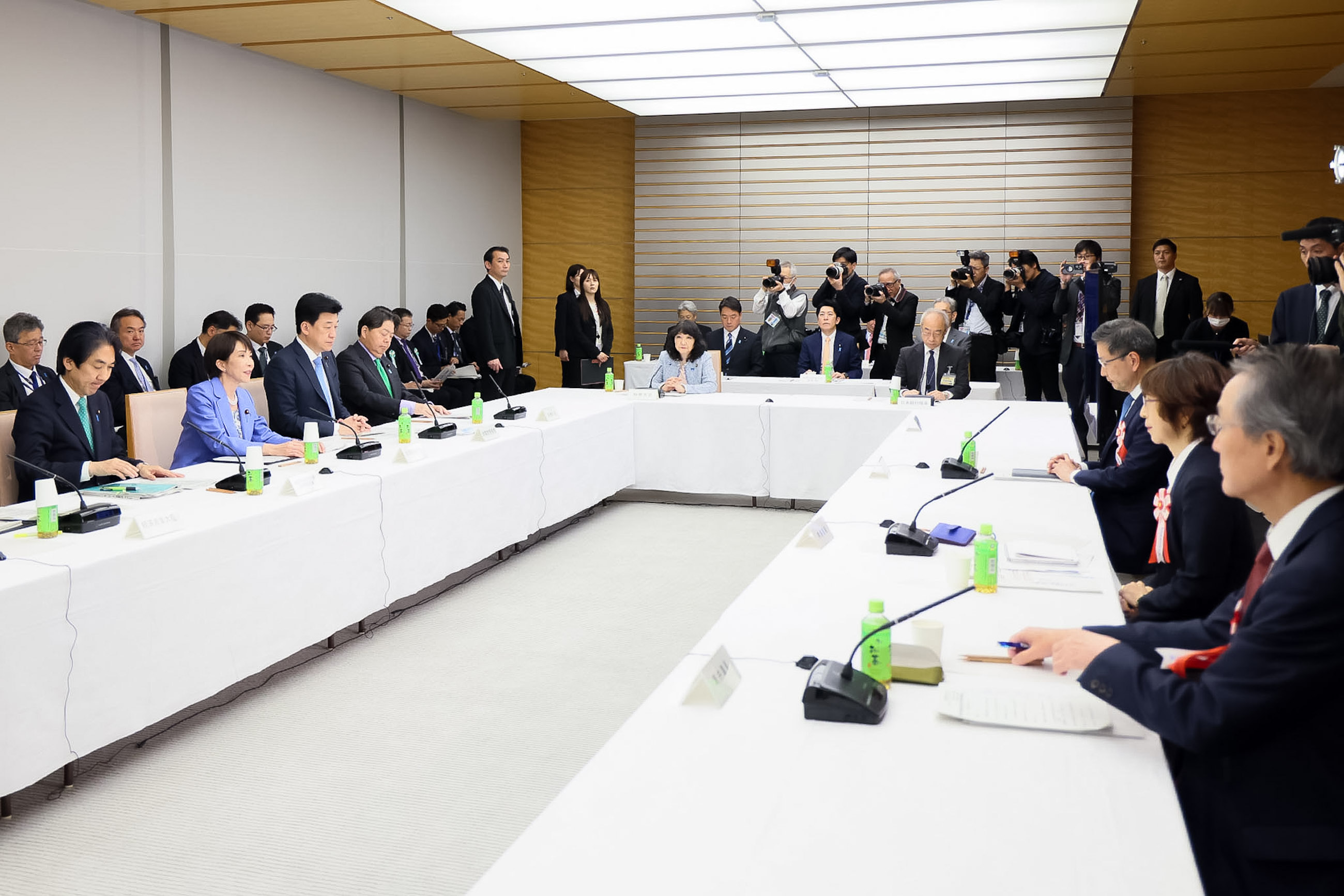 高市首相总结会议2