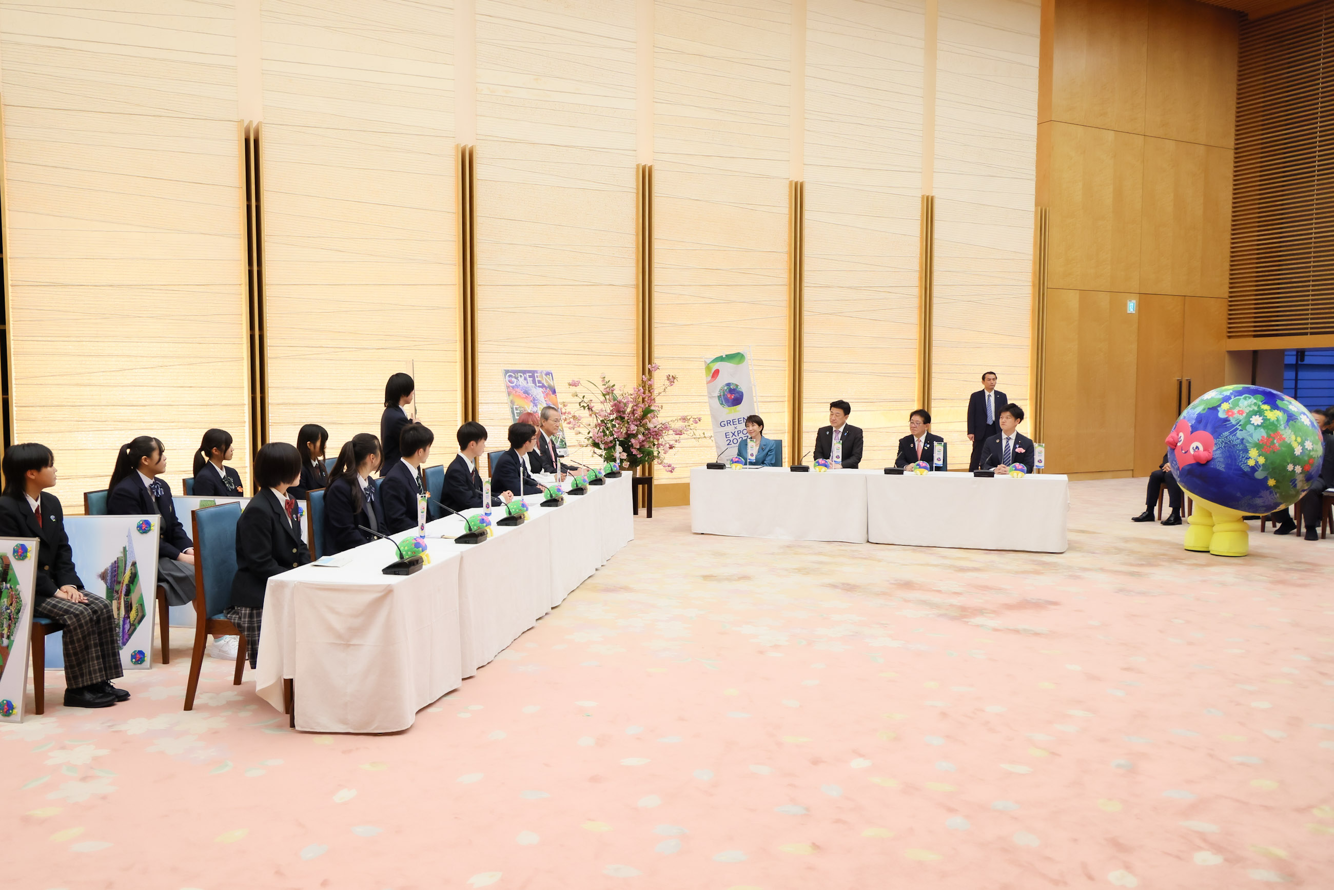 高市首相接受拜会4