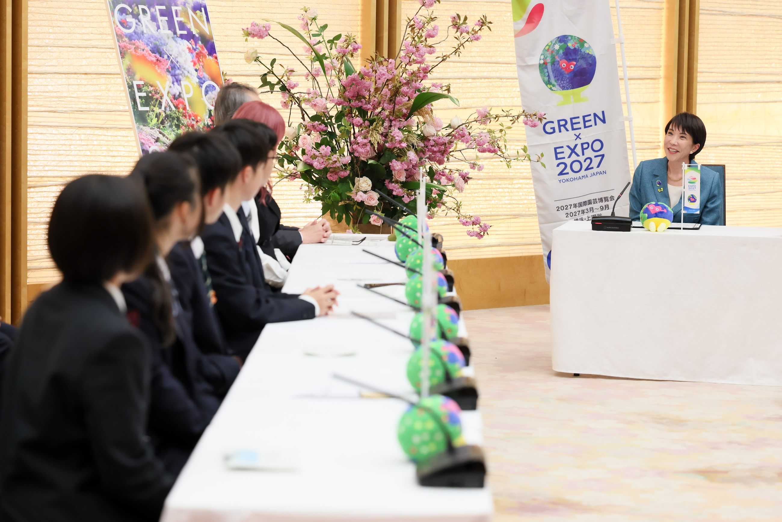 高市首相接受拜会6