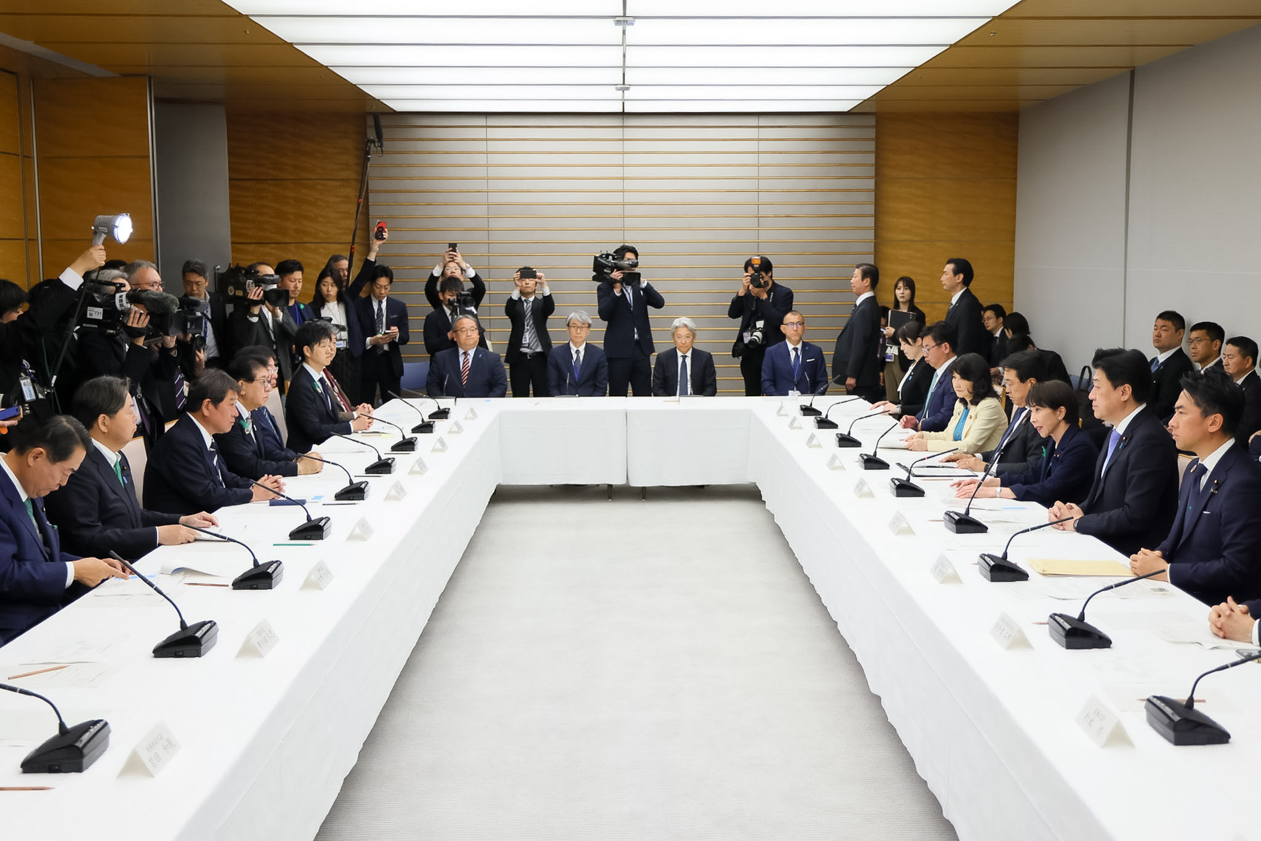 高市首相总结会议2