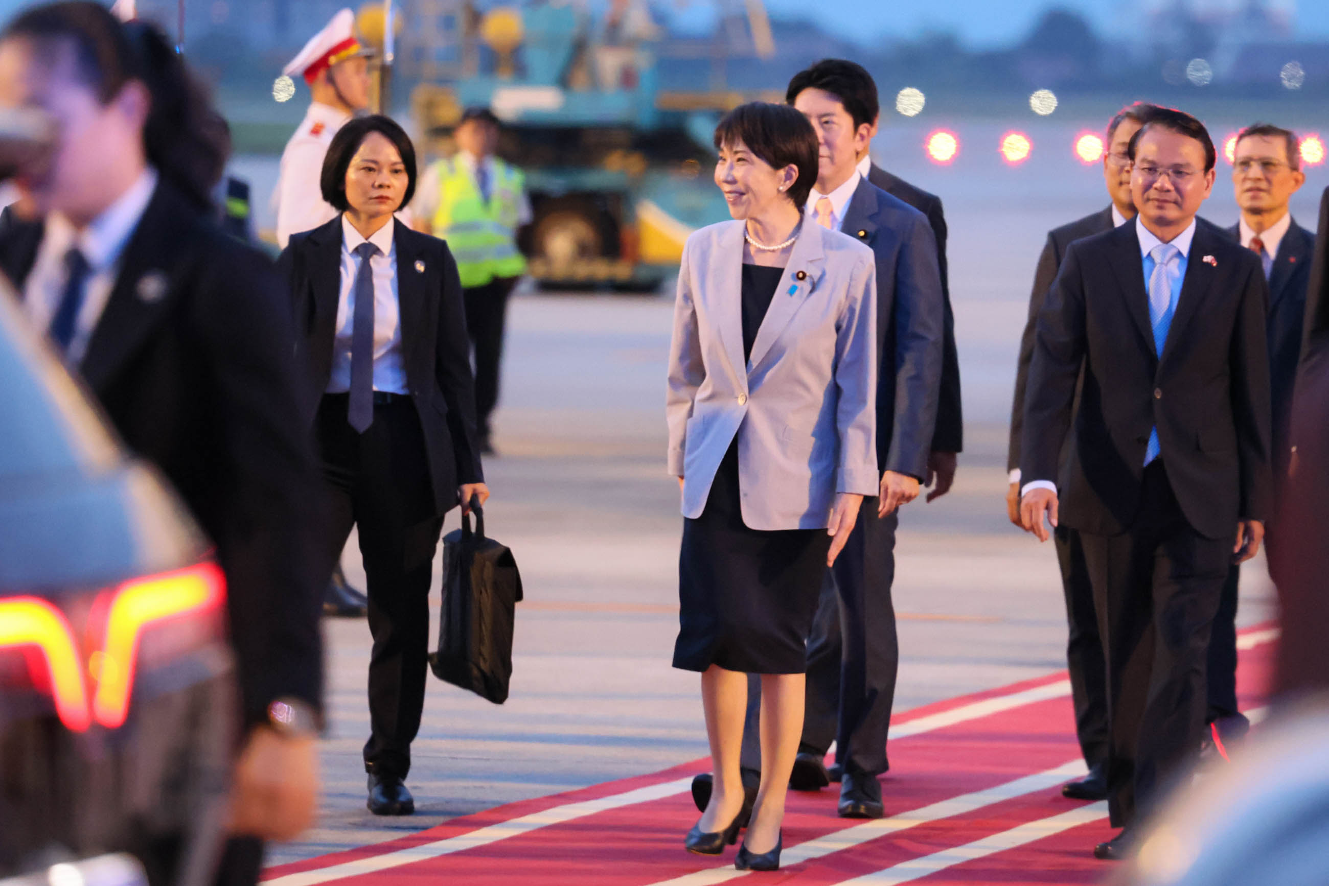 高市首相抵达越南6