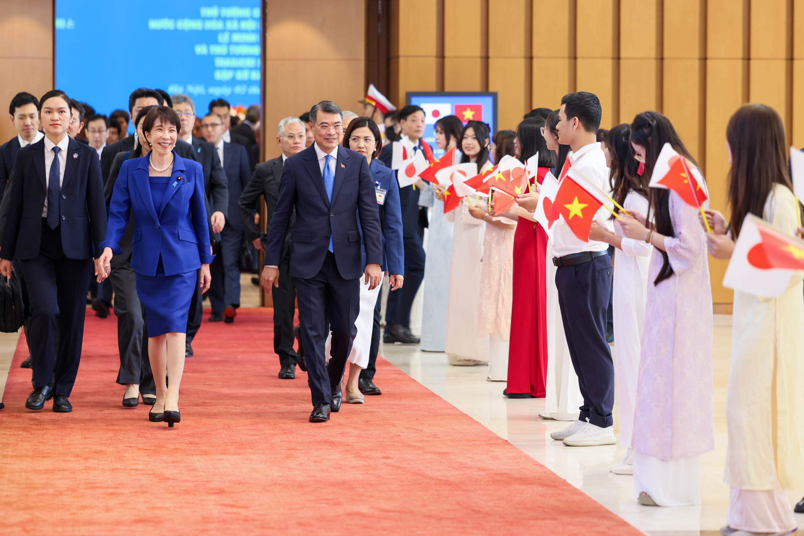 高市首相接受送行1