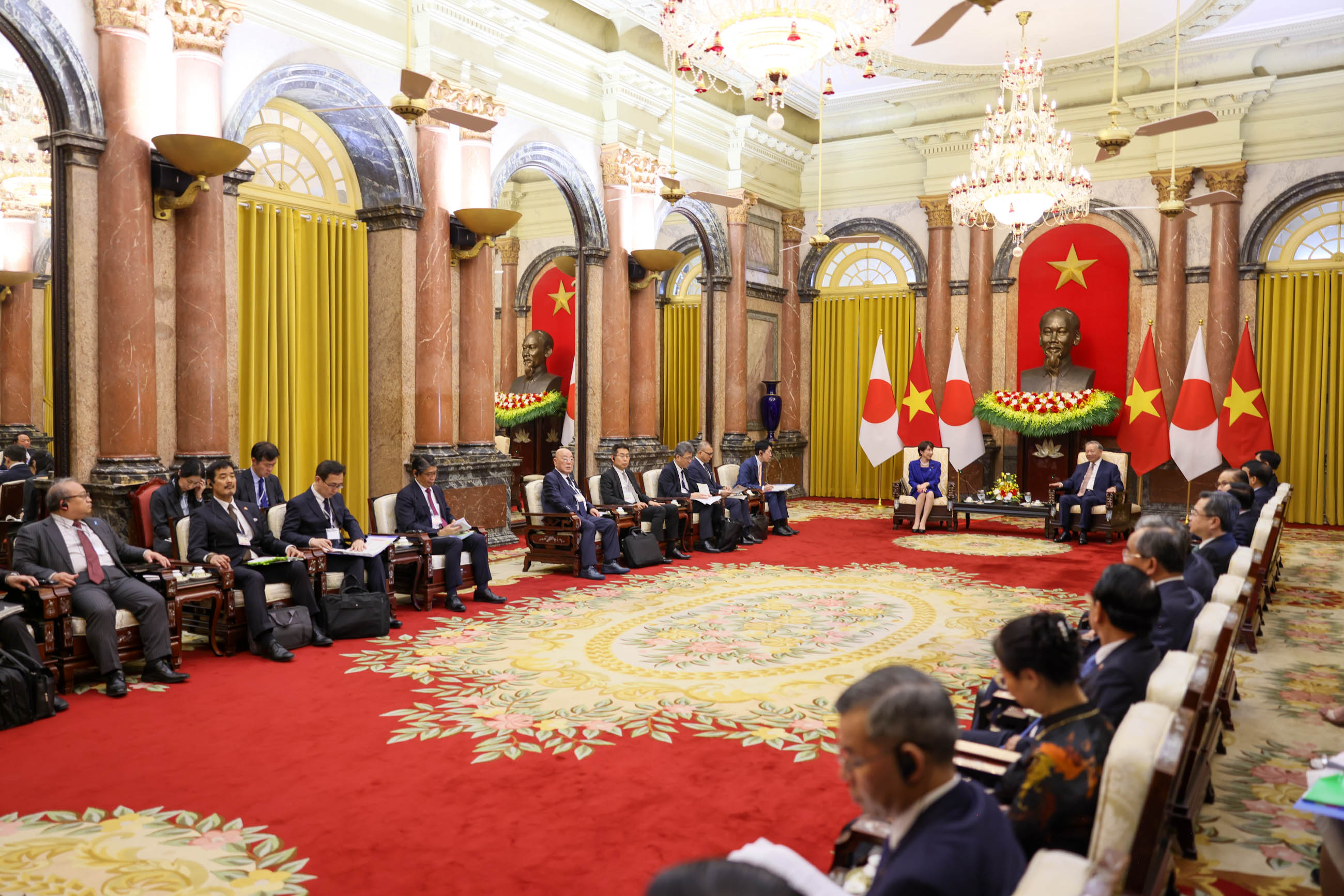 与苏林总书记兼国家主席举行会谈8