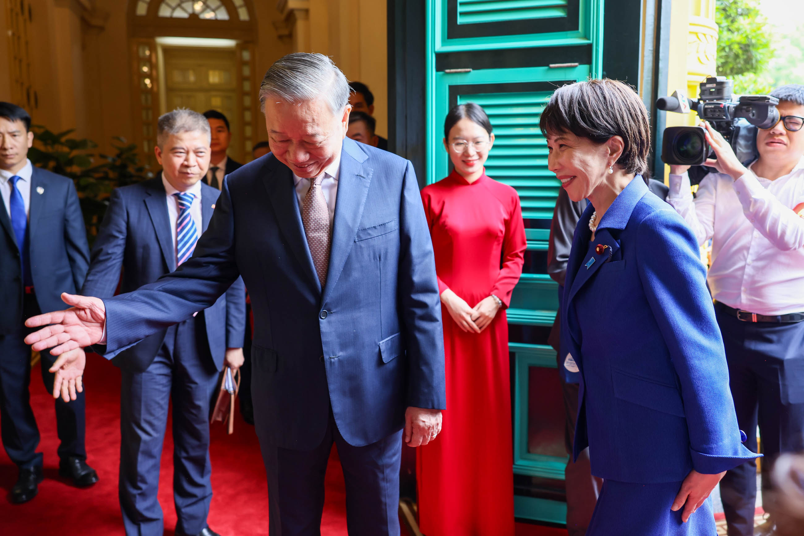 与苏林总书记兼国家主席会谈的高市首相3