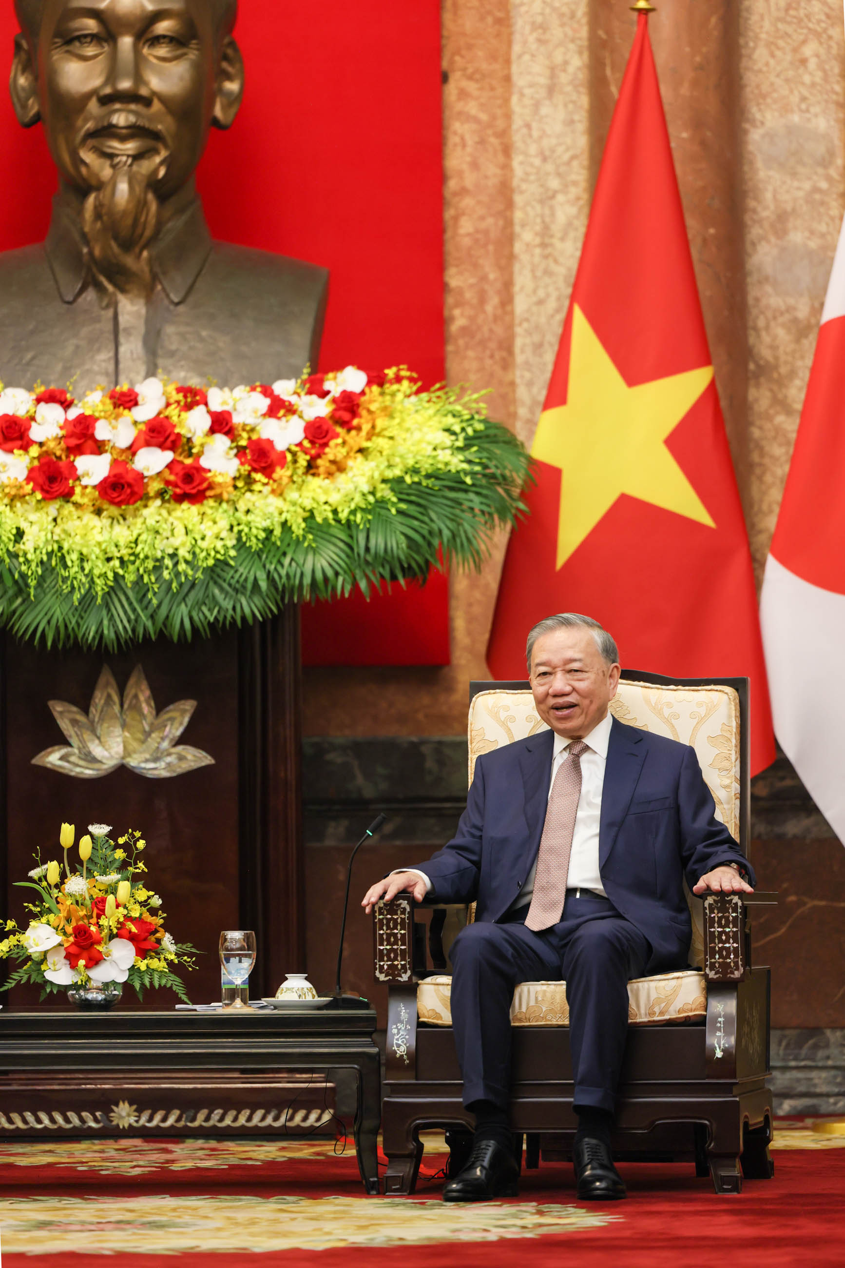 与苏林总书记兼国家主席举行会谈3