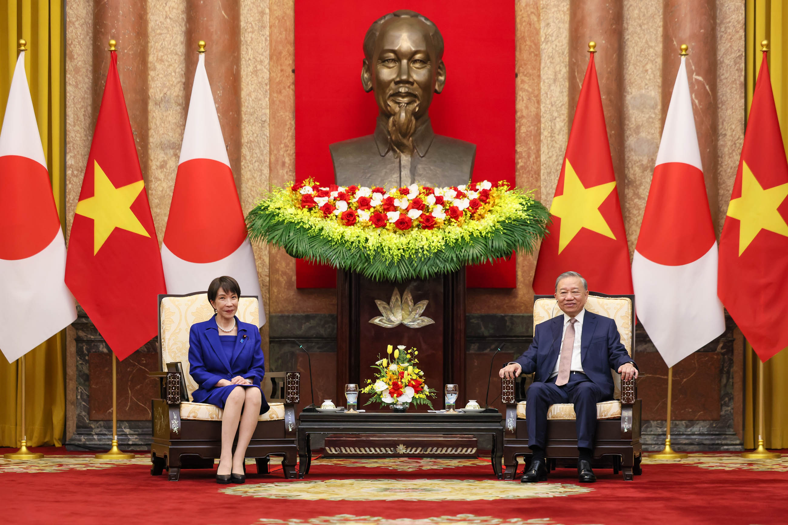 与苏林总书记兼国家主席举行会谈7