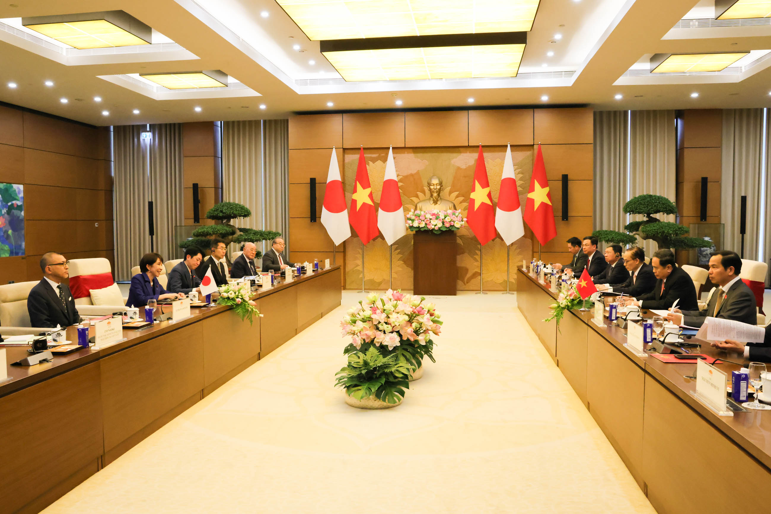 与国会主席陈青敏举行会谈4