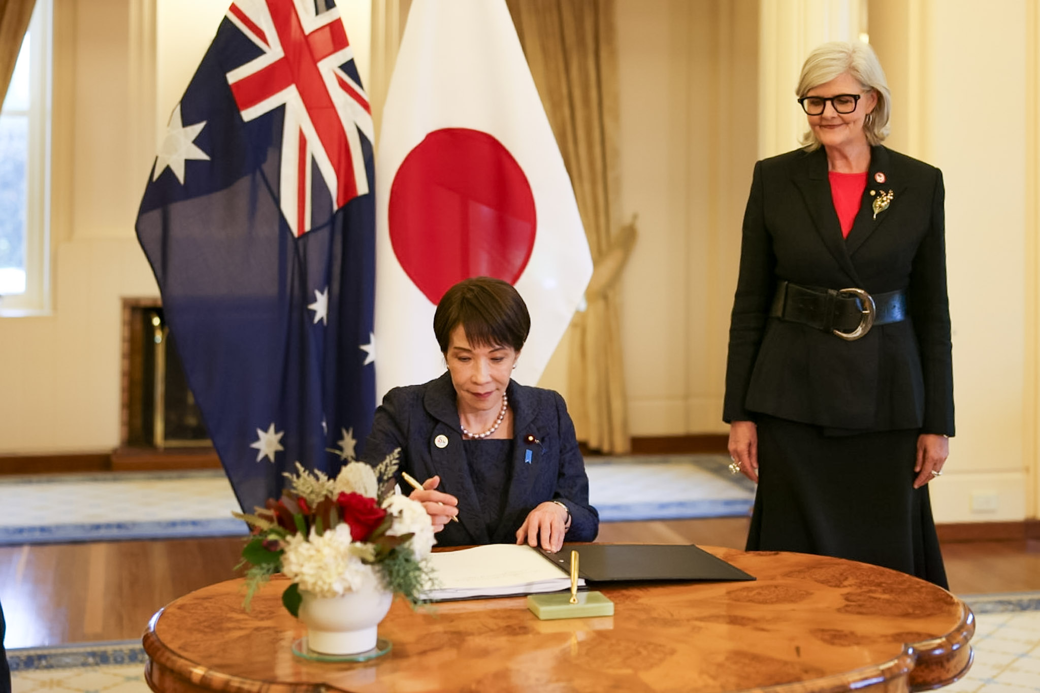 会见联邦总督萨曼莎·莫斯廷的高市首相2