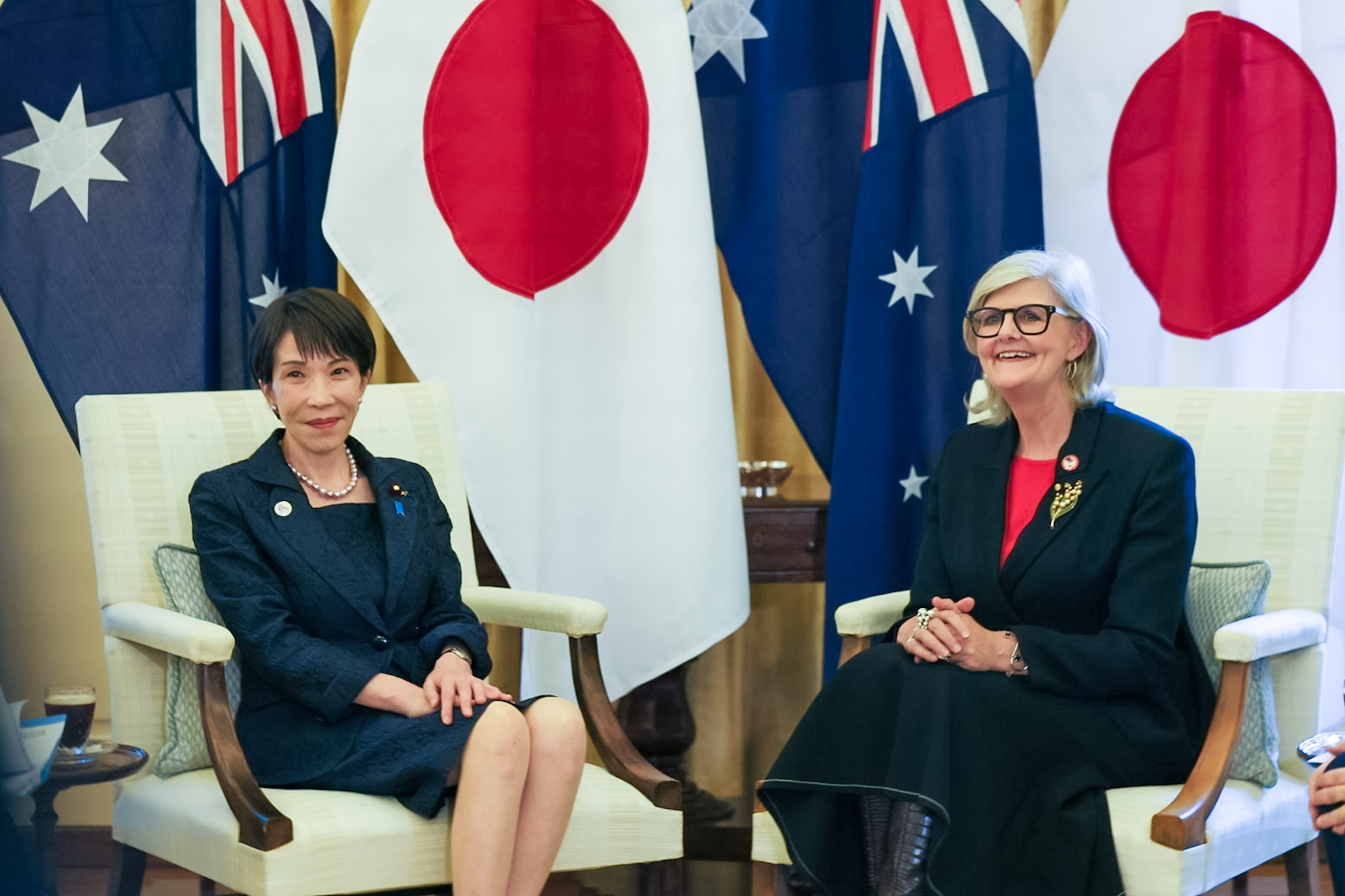 会见联邦总督萨曼莎·莫斯廷的高市首相8