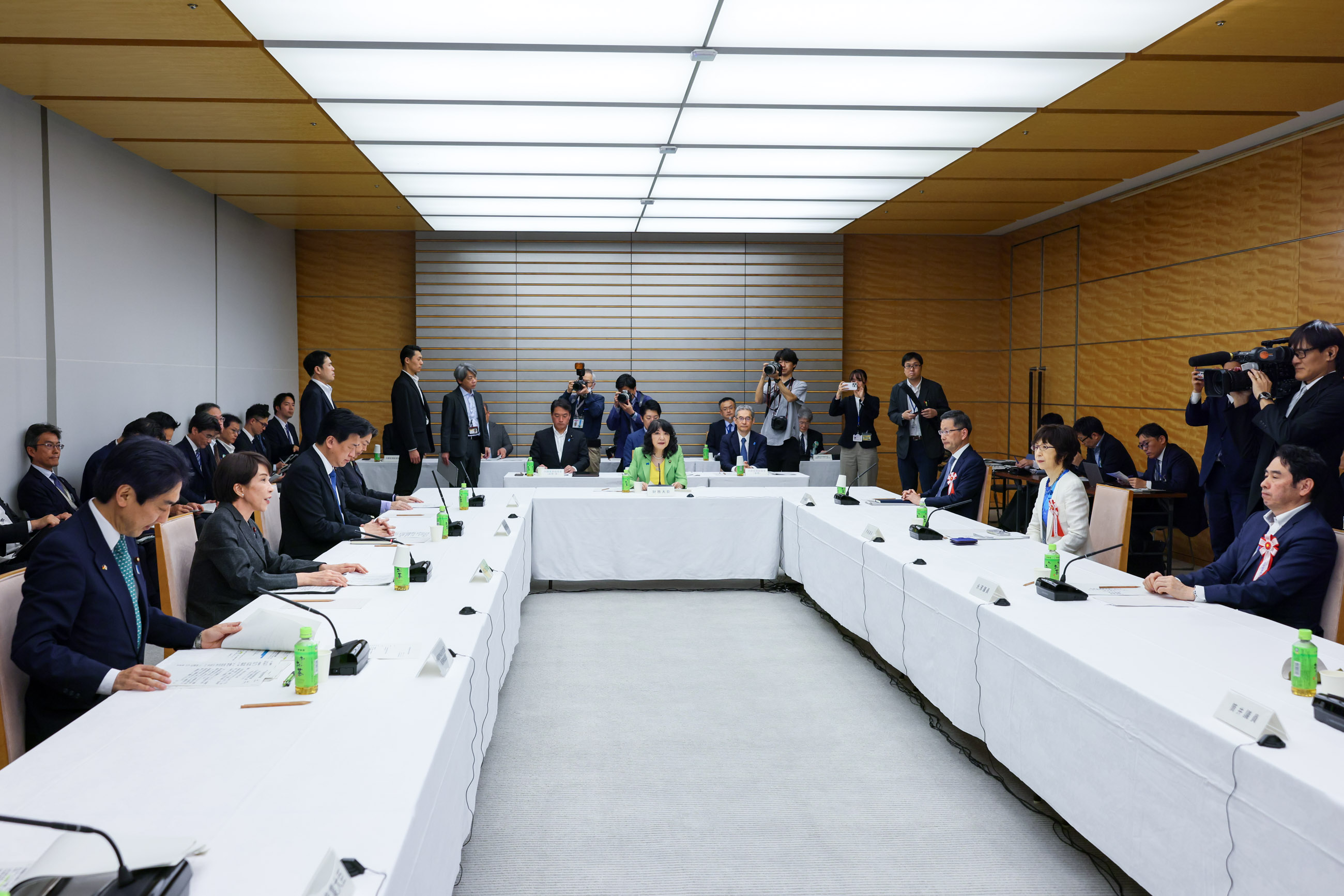 高市首相总结会议2