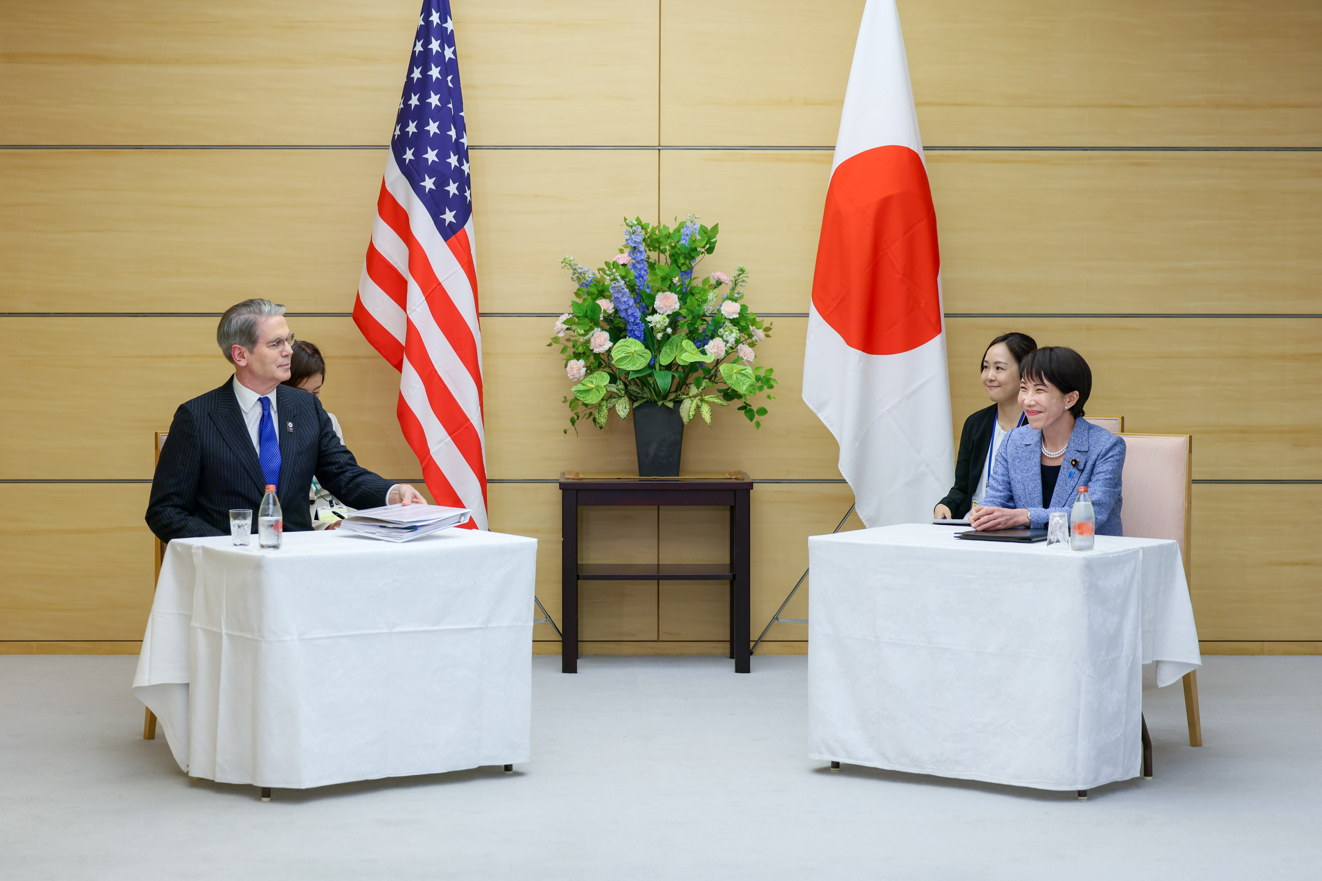 高市首相接受拜会2