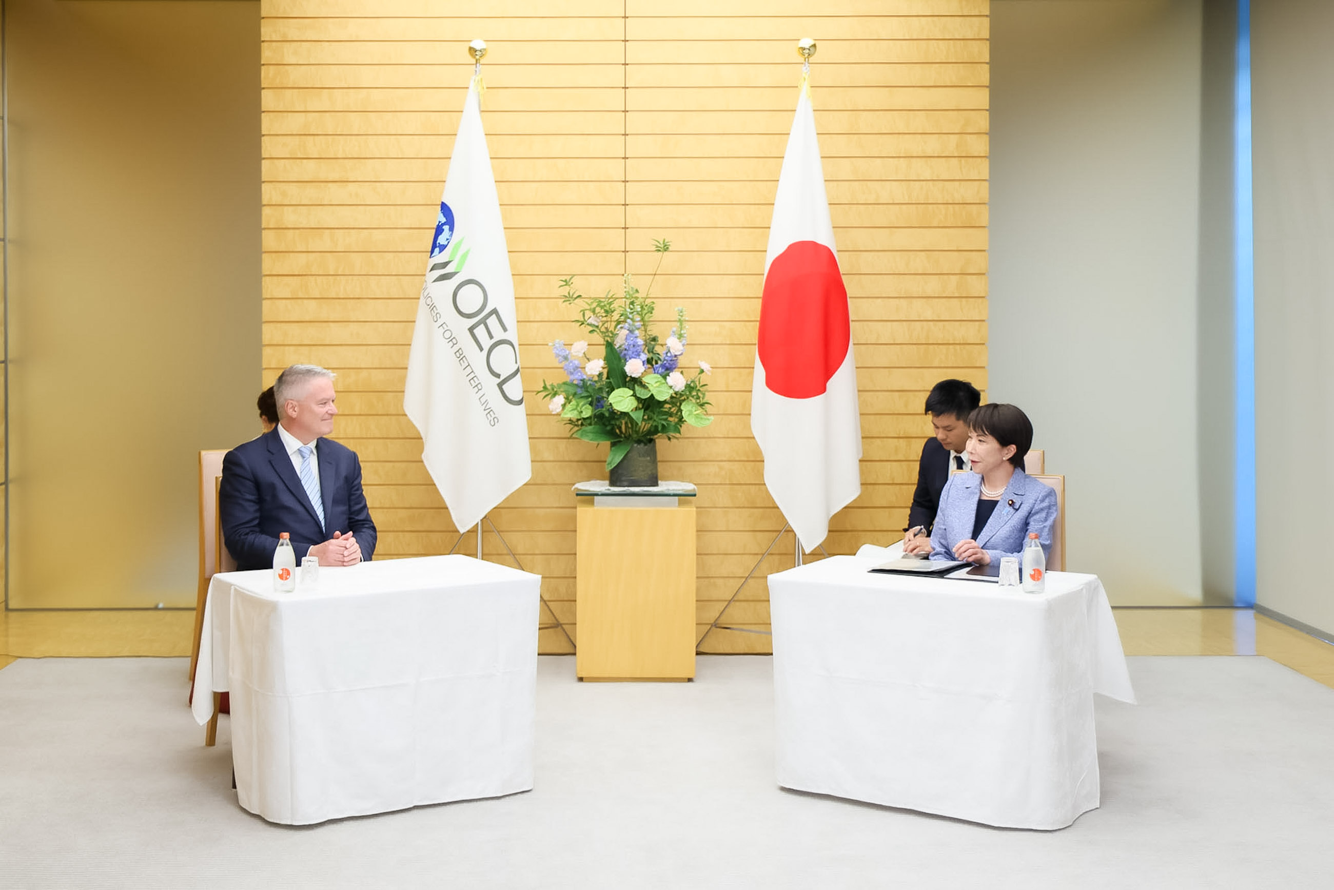 高市首相接受拜会2