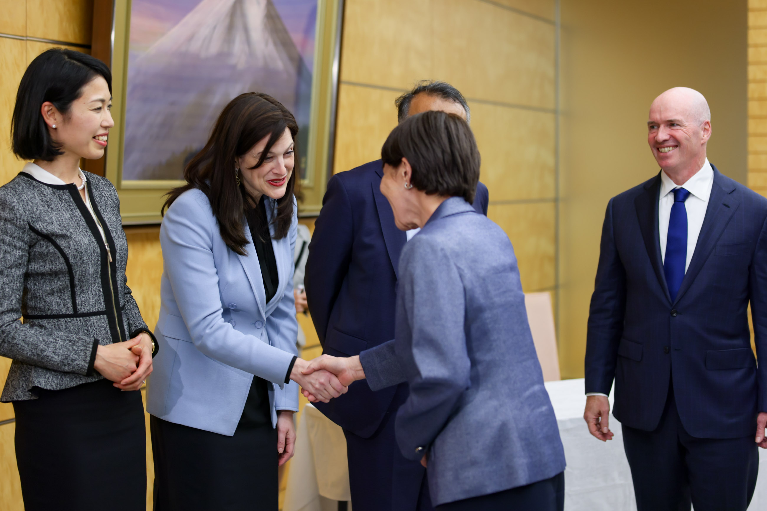 高市首相接受拜会4