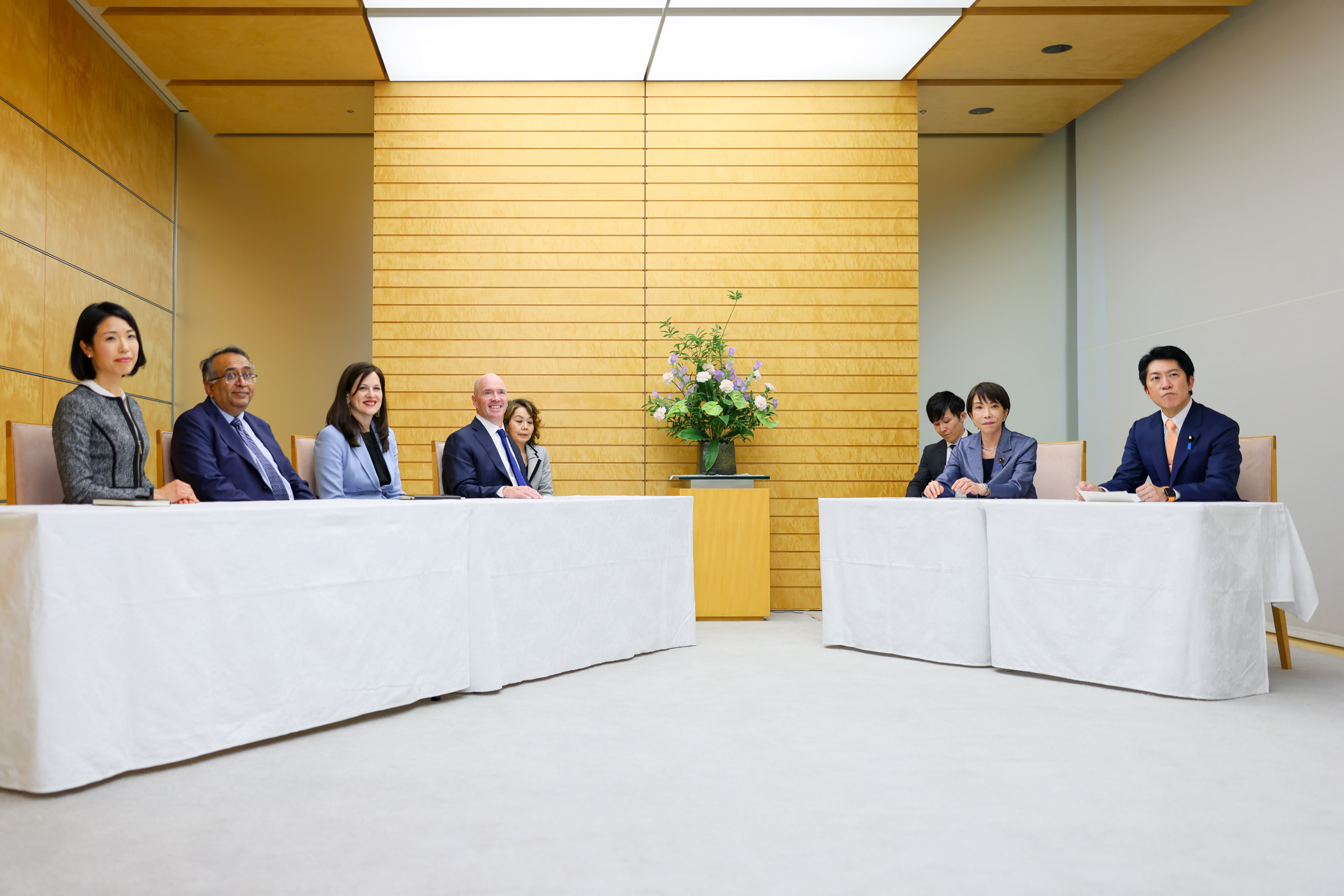 高市首相接受拜会8