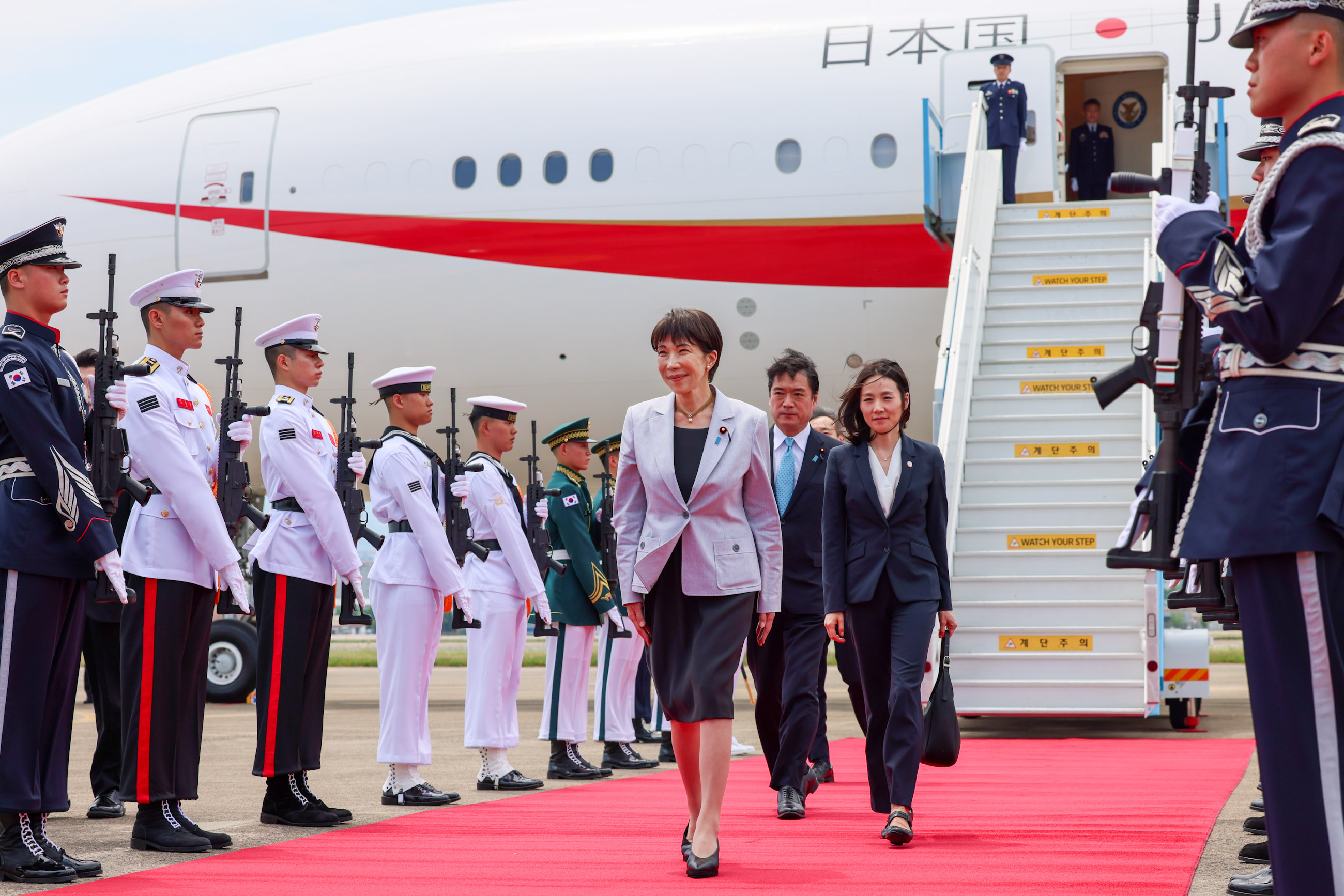 高市首相抵达韩国4