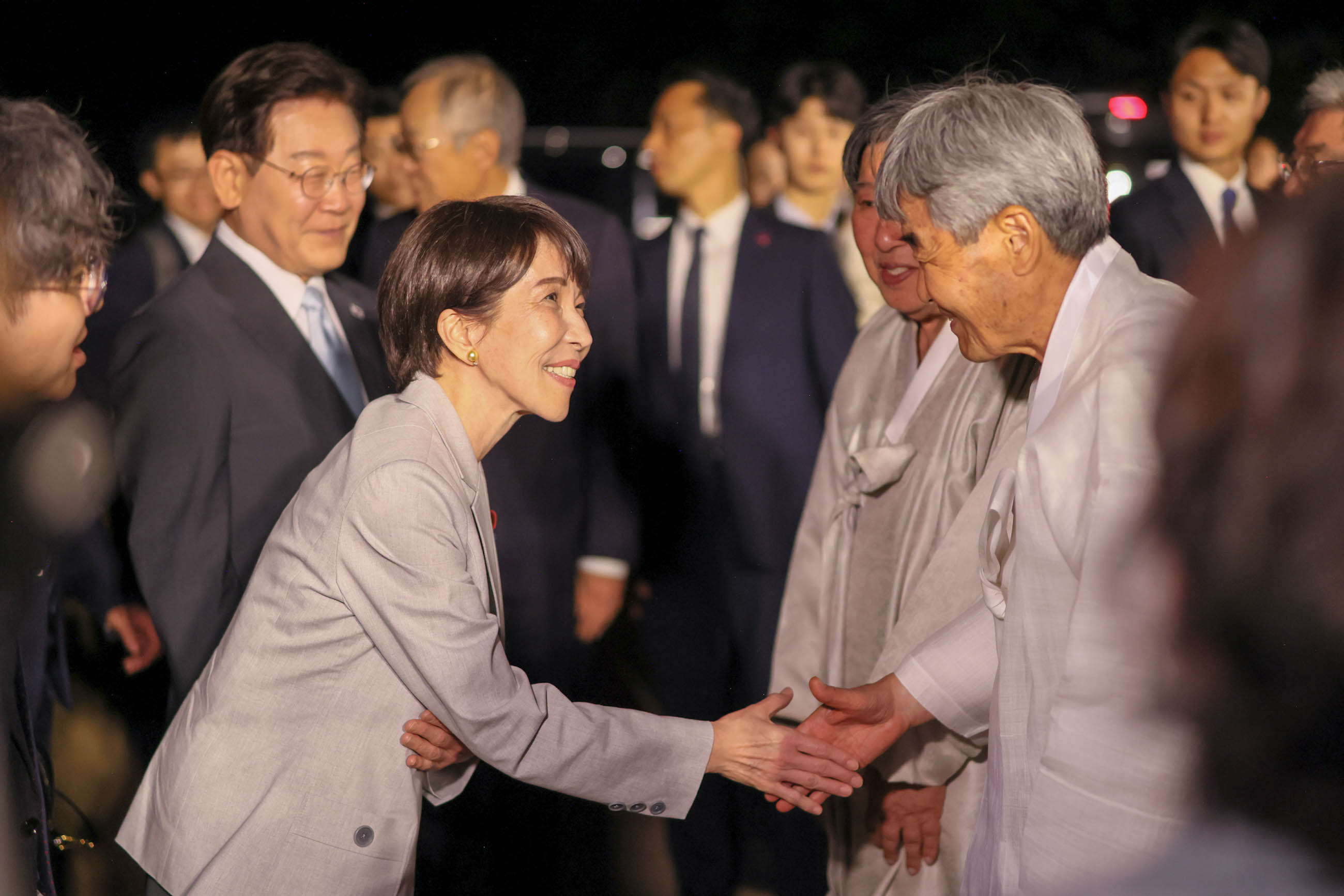 出席联谊活动的高市首相8