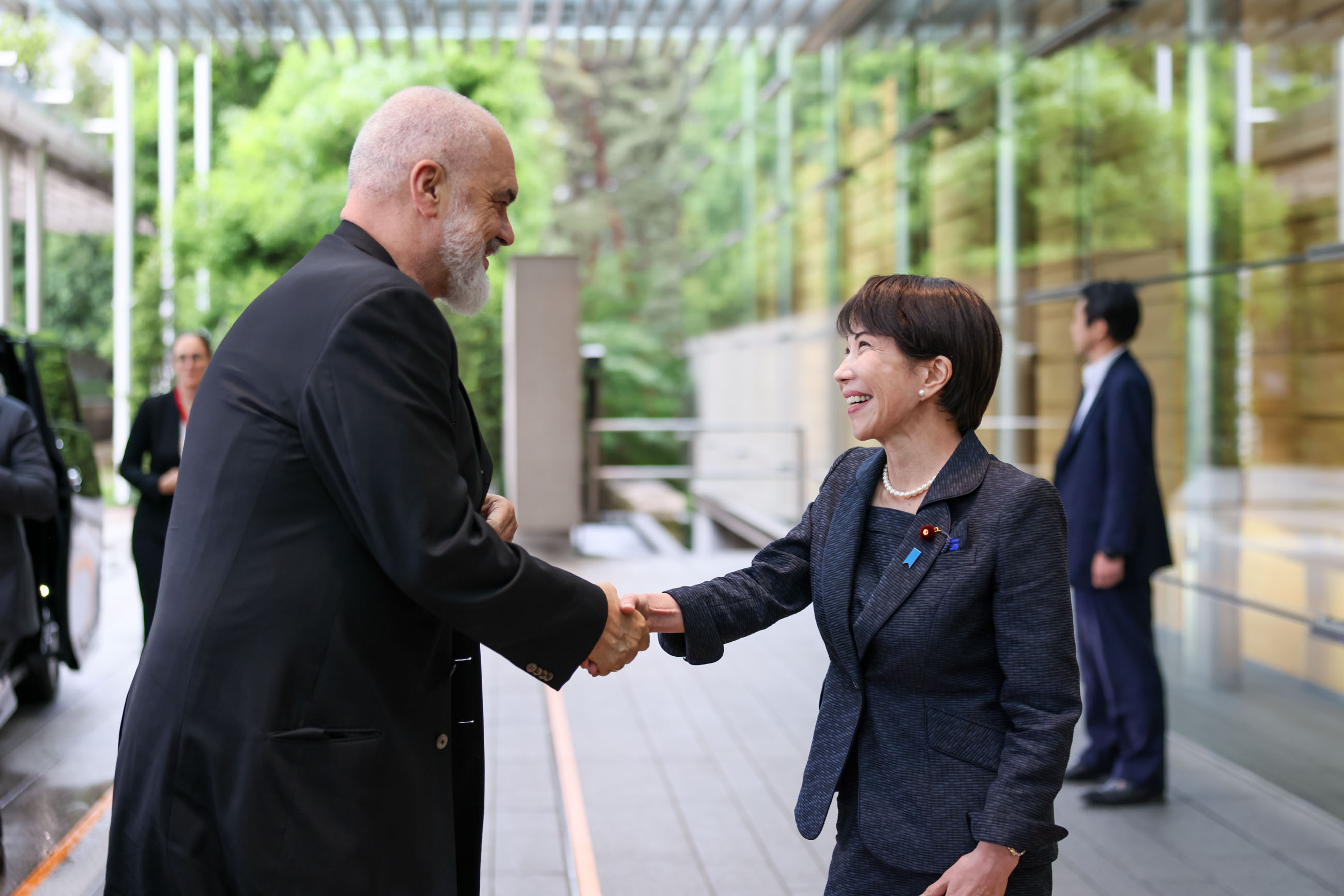 高市首相迎接埃迪·拉马总理