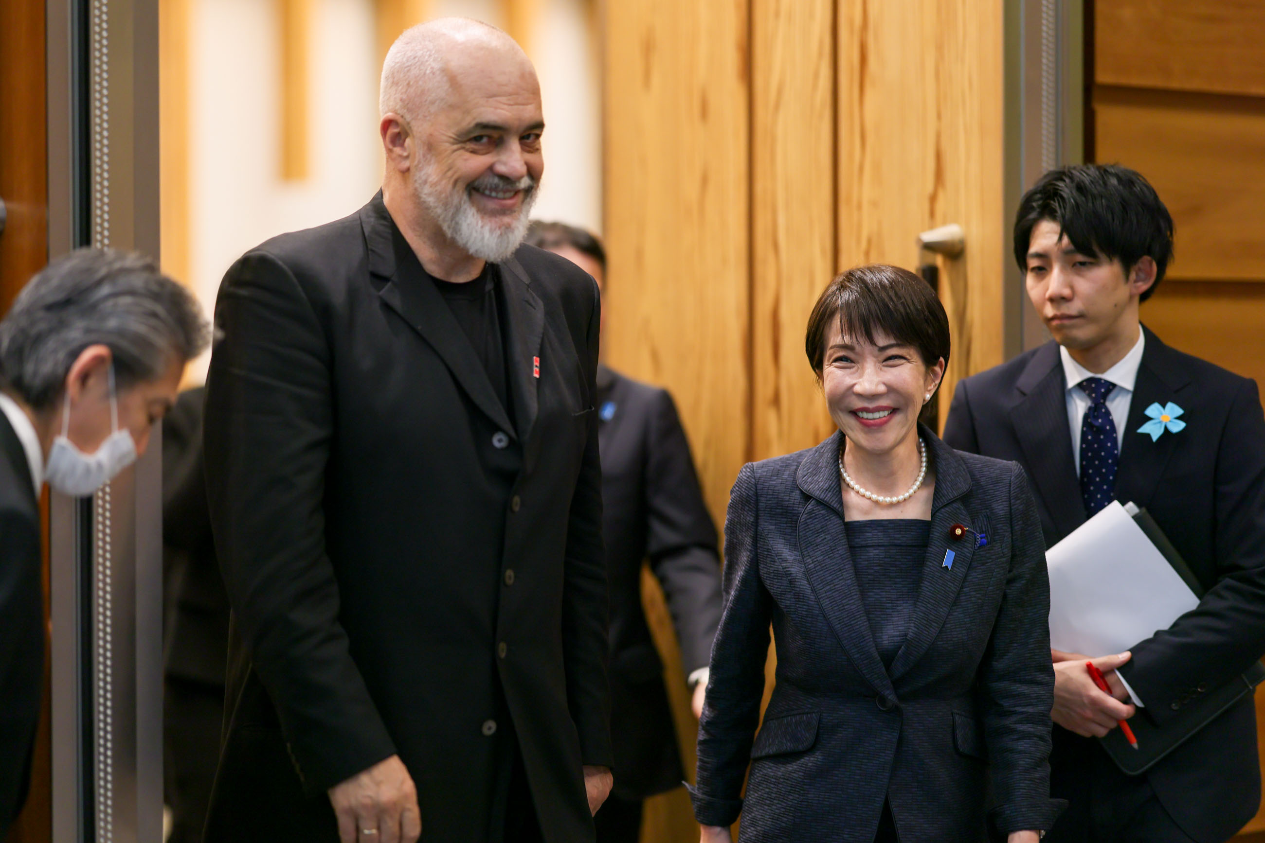 高市首相为埃迪·拉马总理送行1