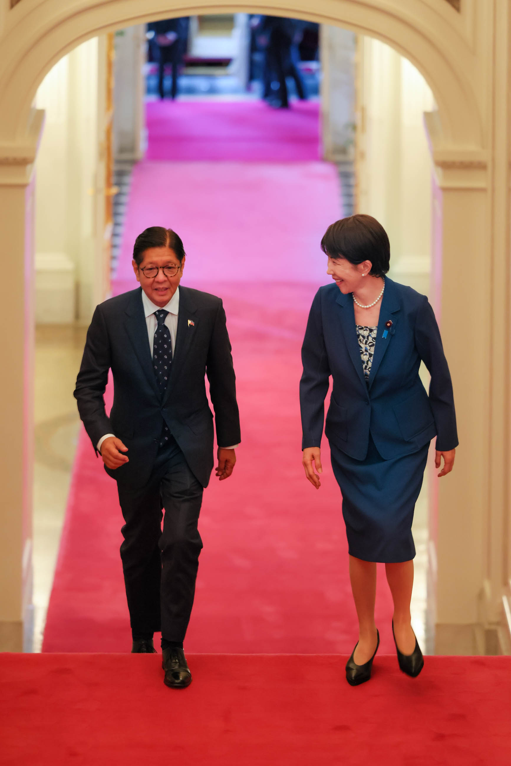 两国首脑出席会谈1