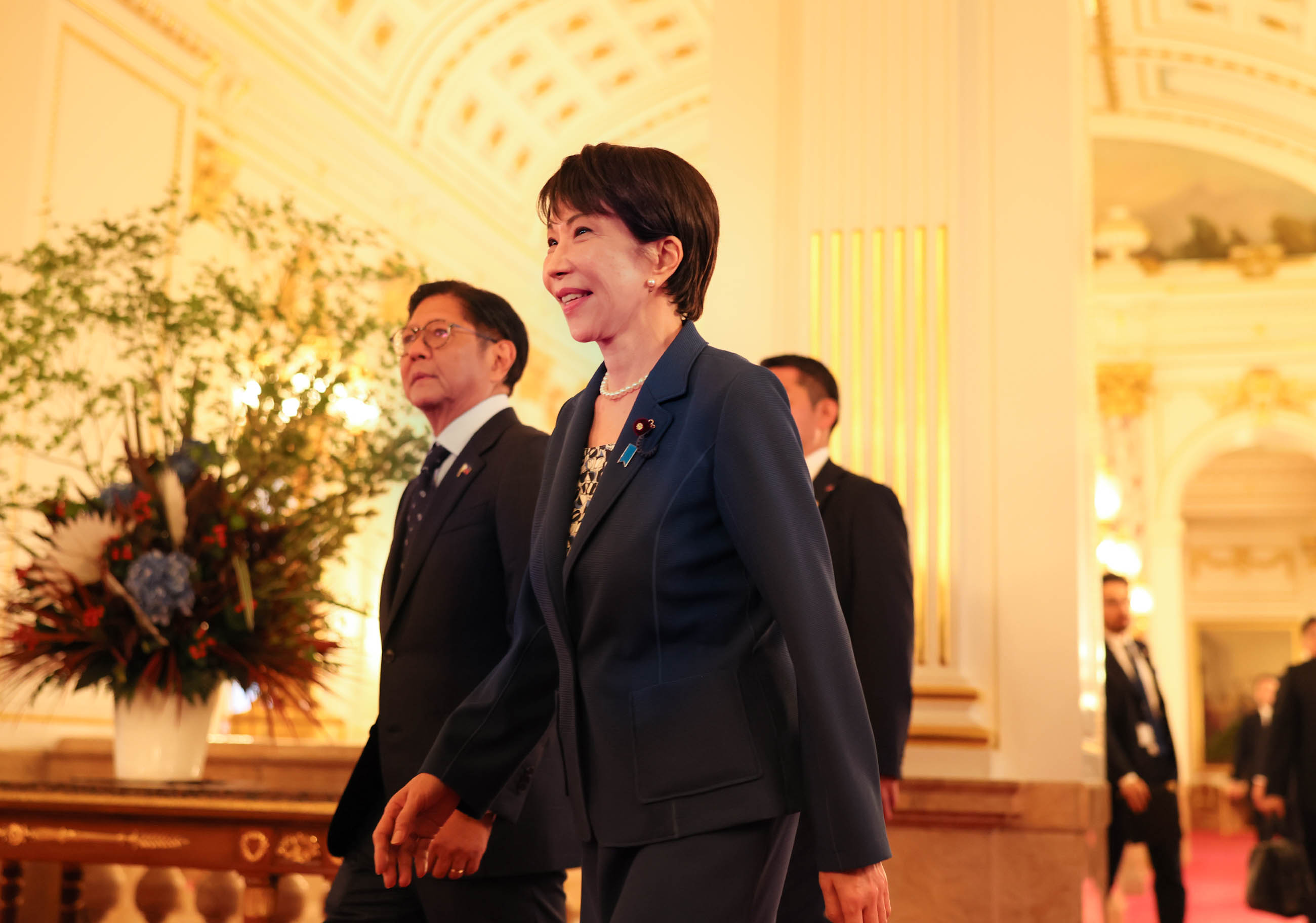 两国首脑出席会谈2
