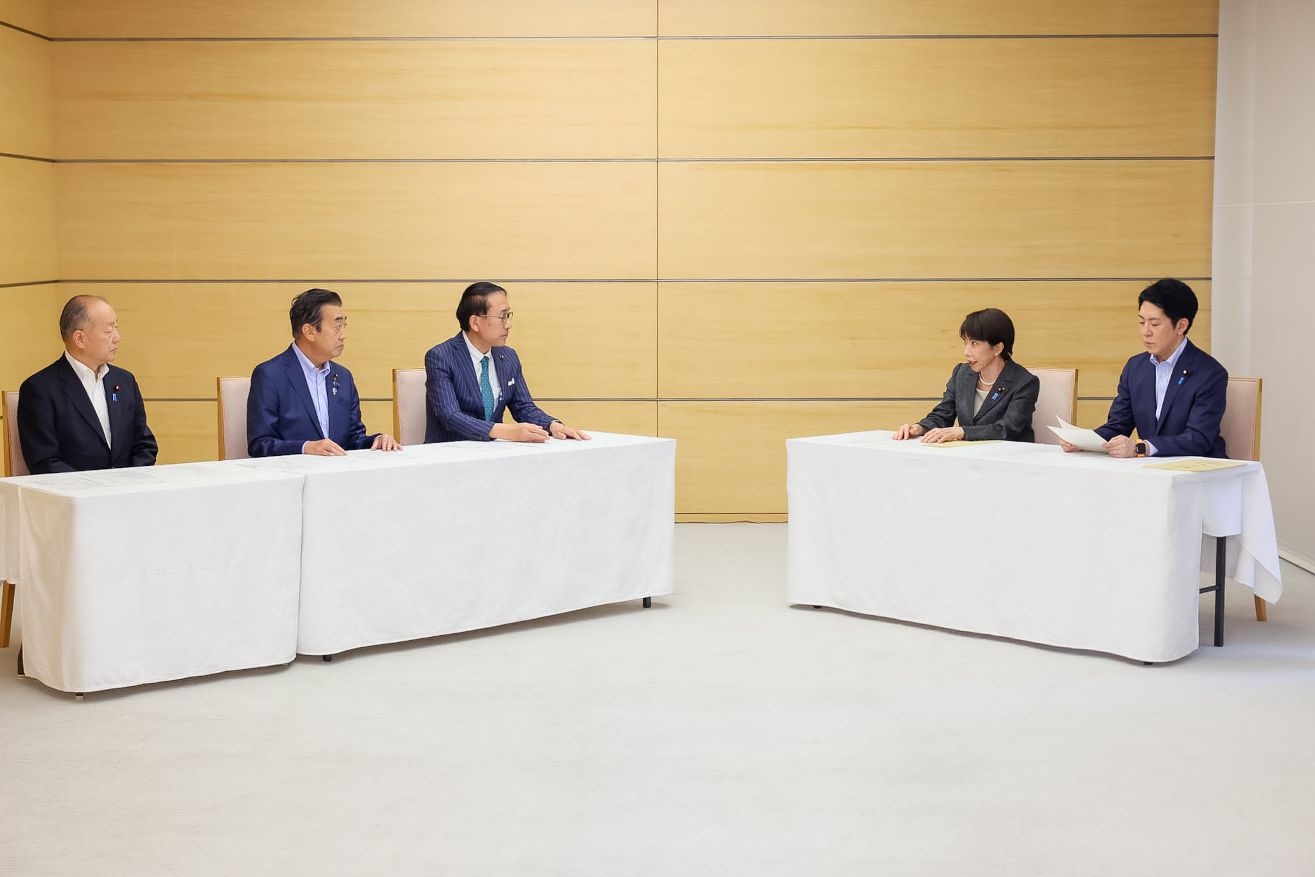 高市首相接受建议书2