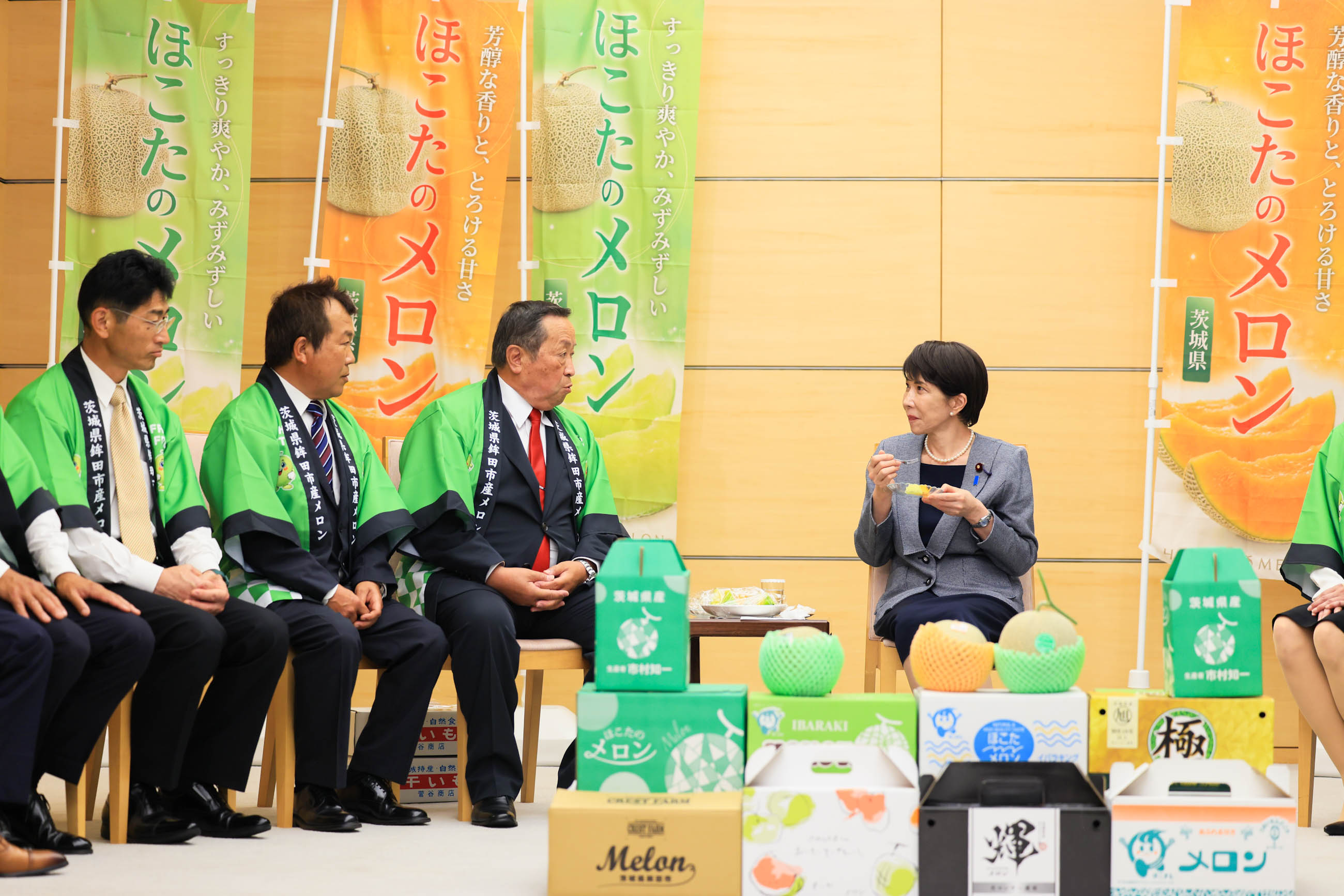 高市首相接受赠送7