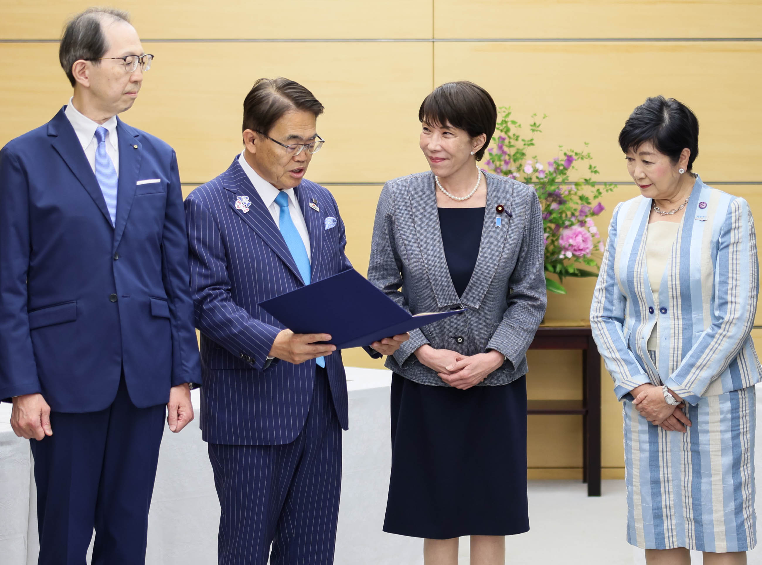 高市首相接受拜会2