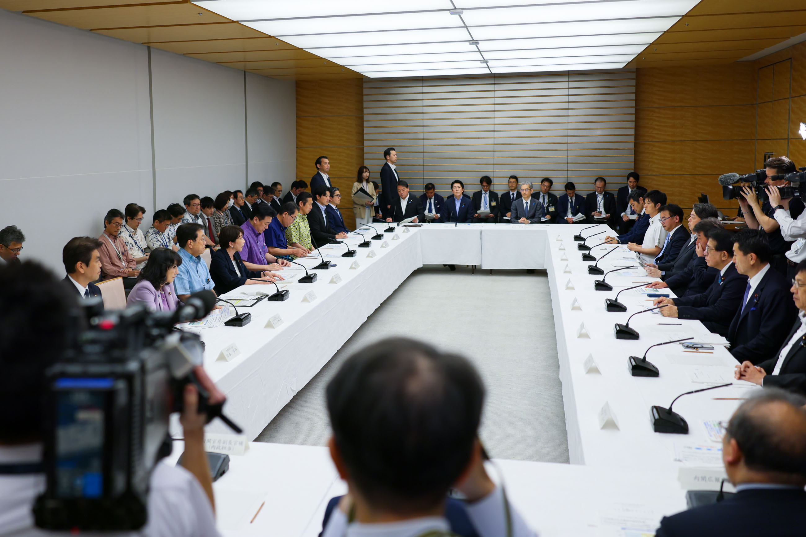 高市首相总结会议2