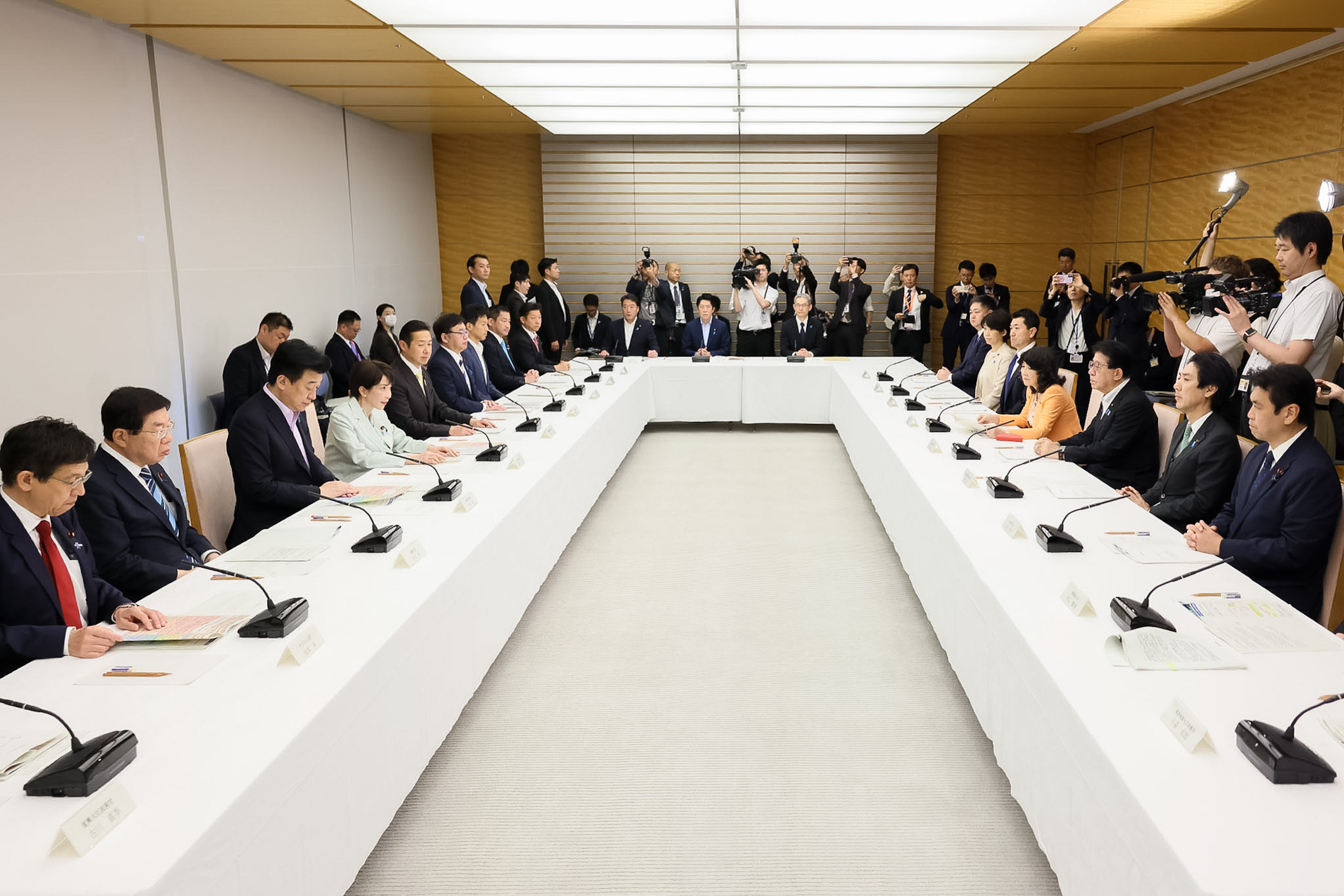 高市首相总结会议2
