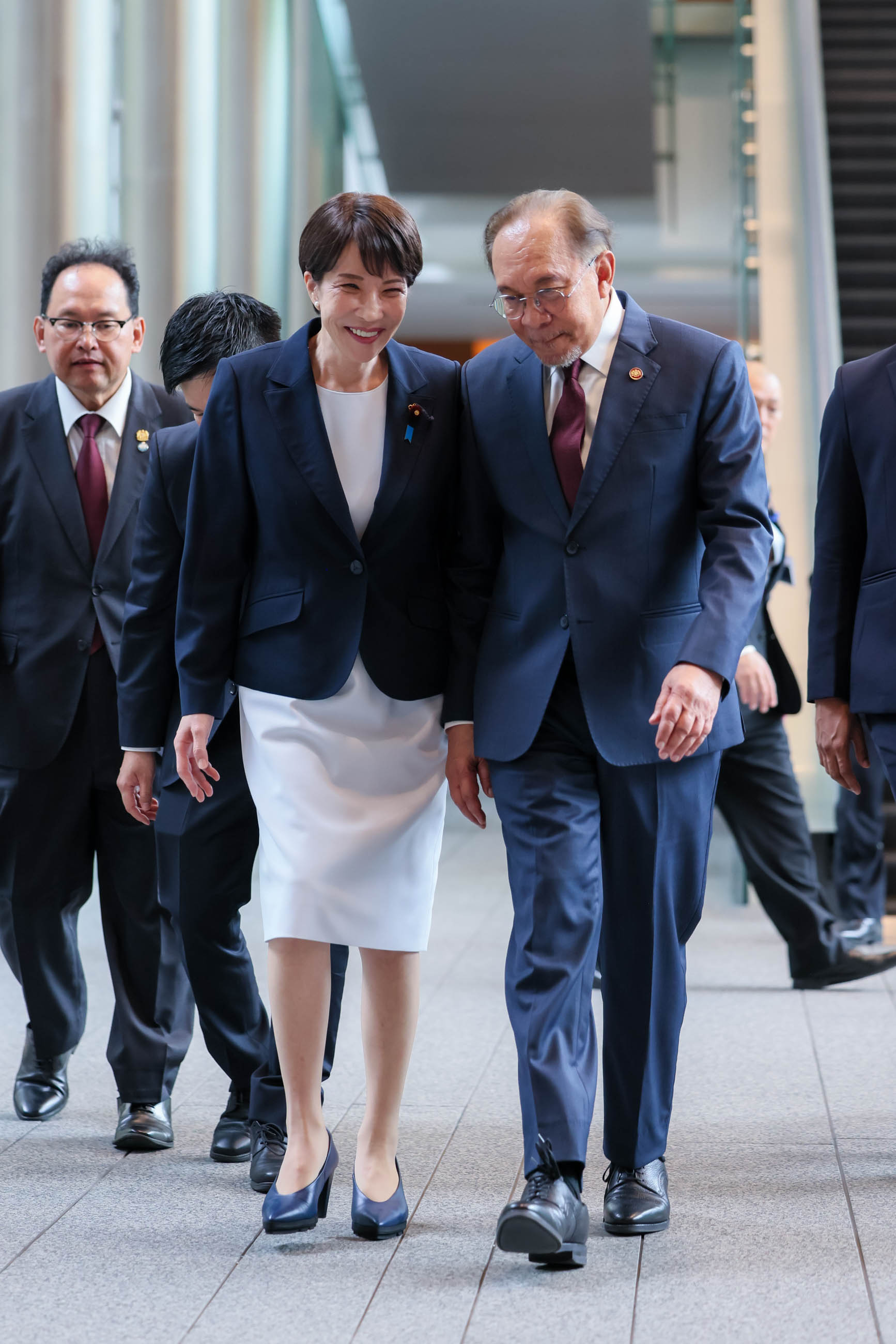 两国首脑出席联合记者发布会