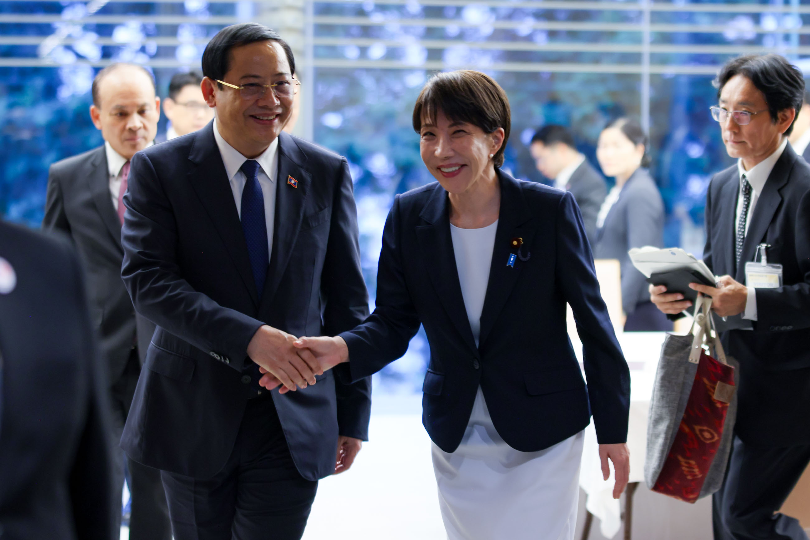高市首相为宋赛·西潘敦总理送行1