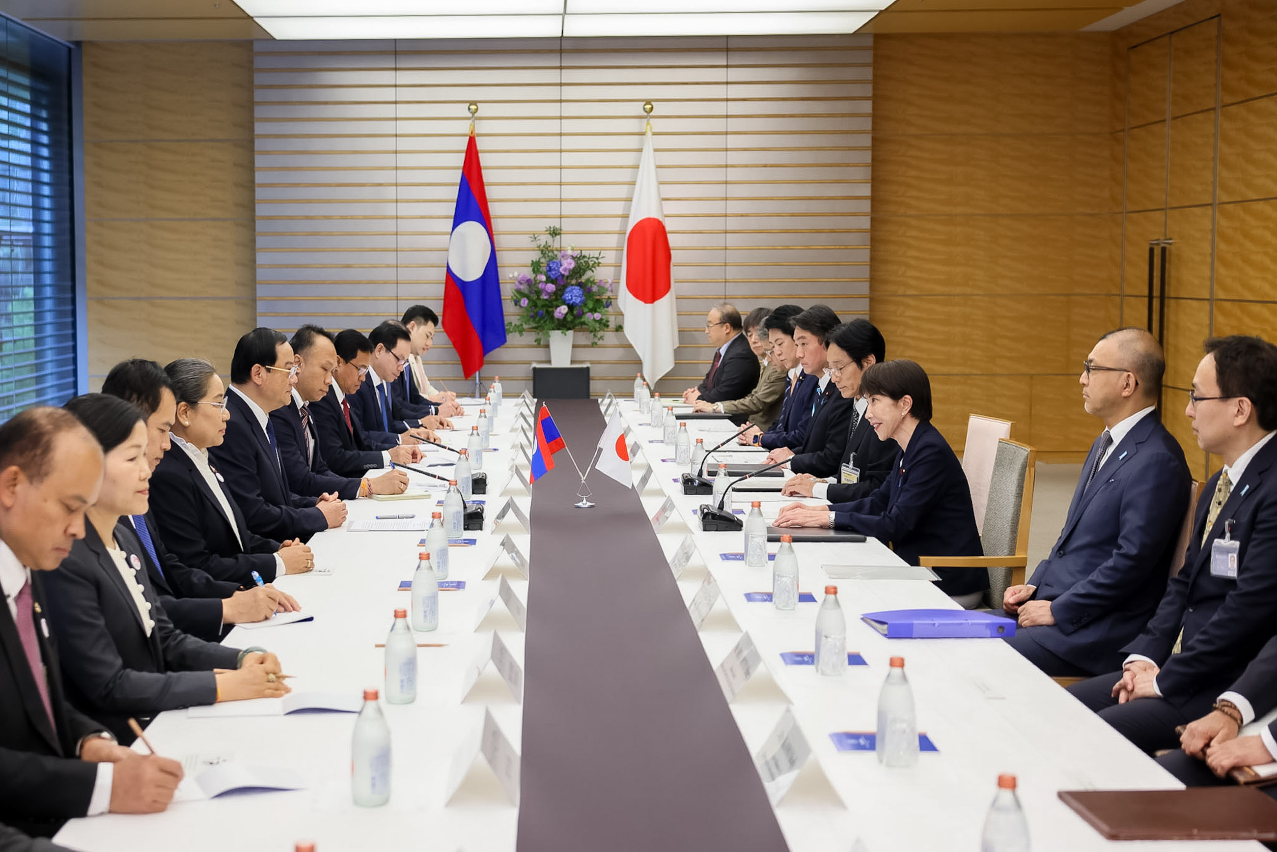 日本老挝首脑会谈3