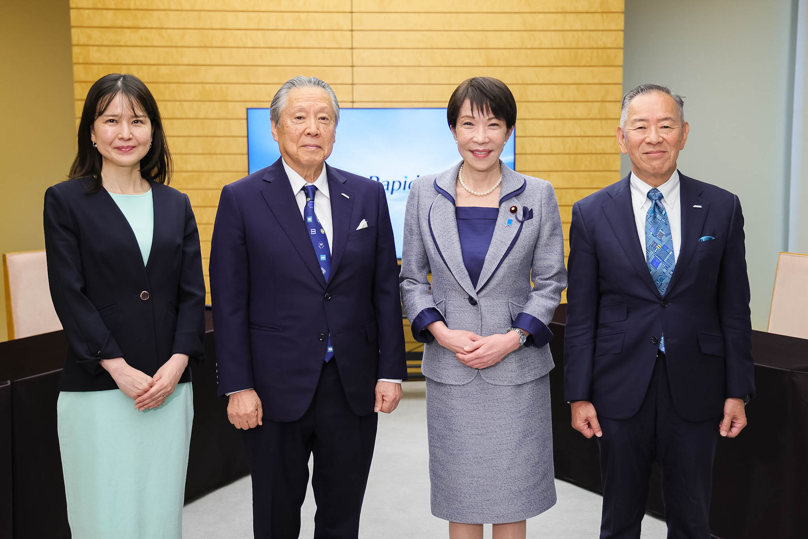 高市首相接受拜会1