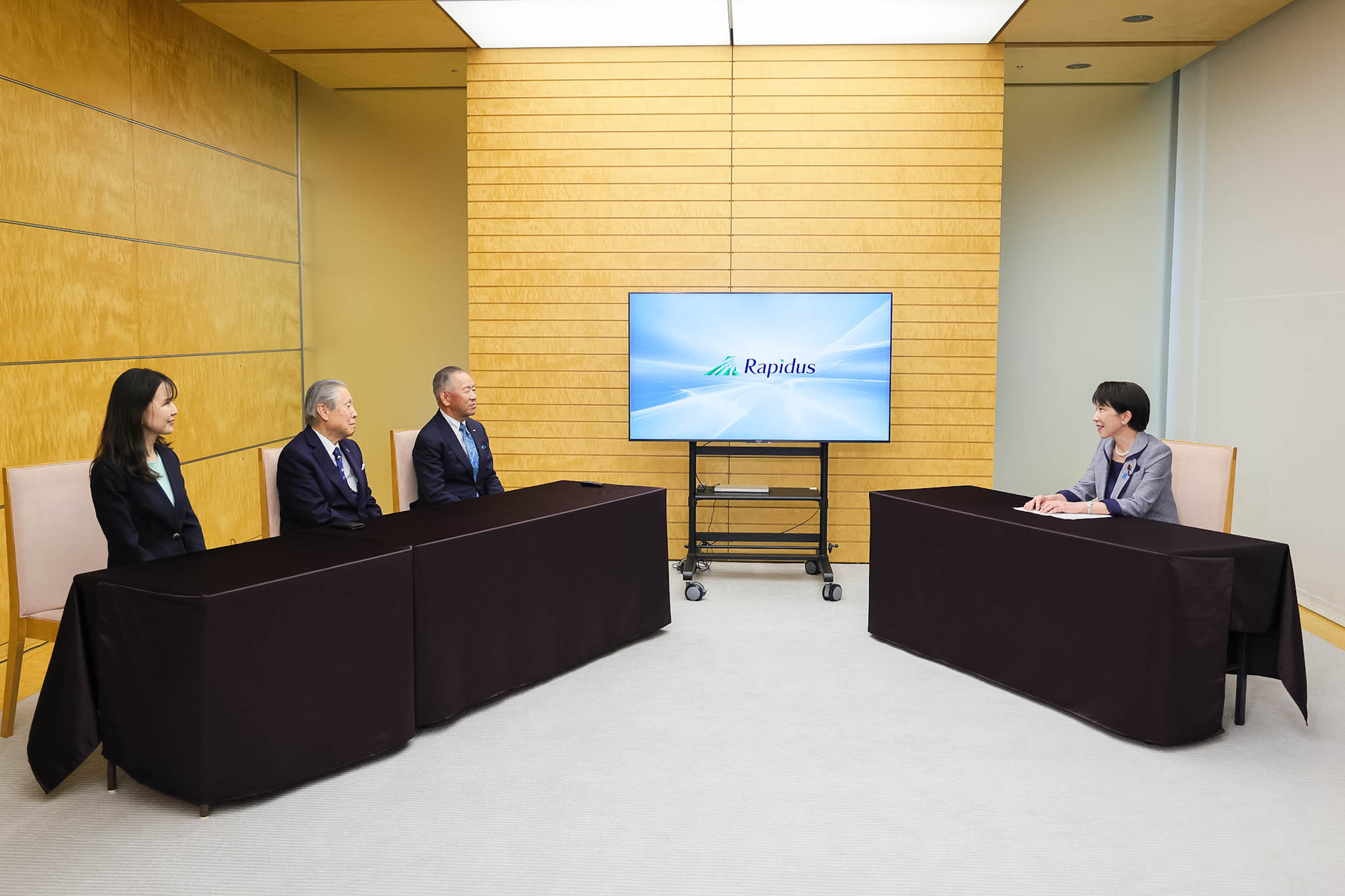 高市首相接受拜会5