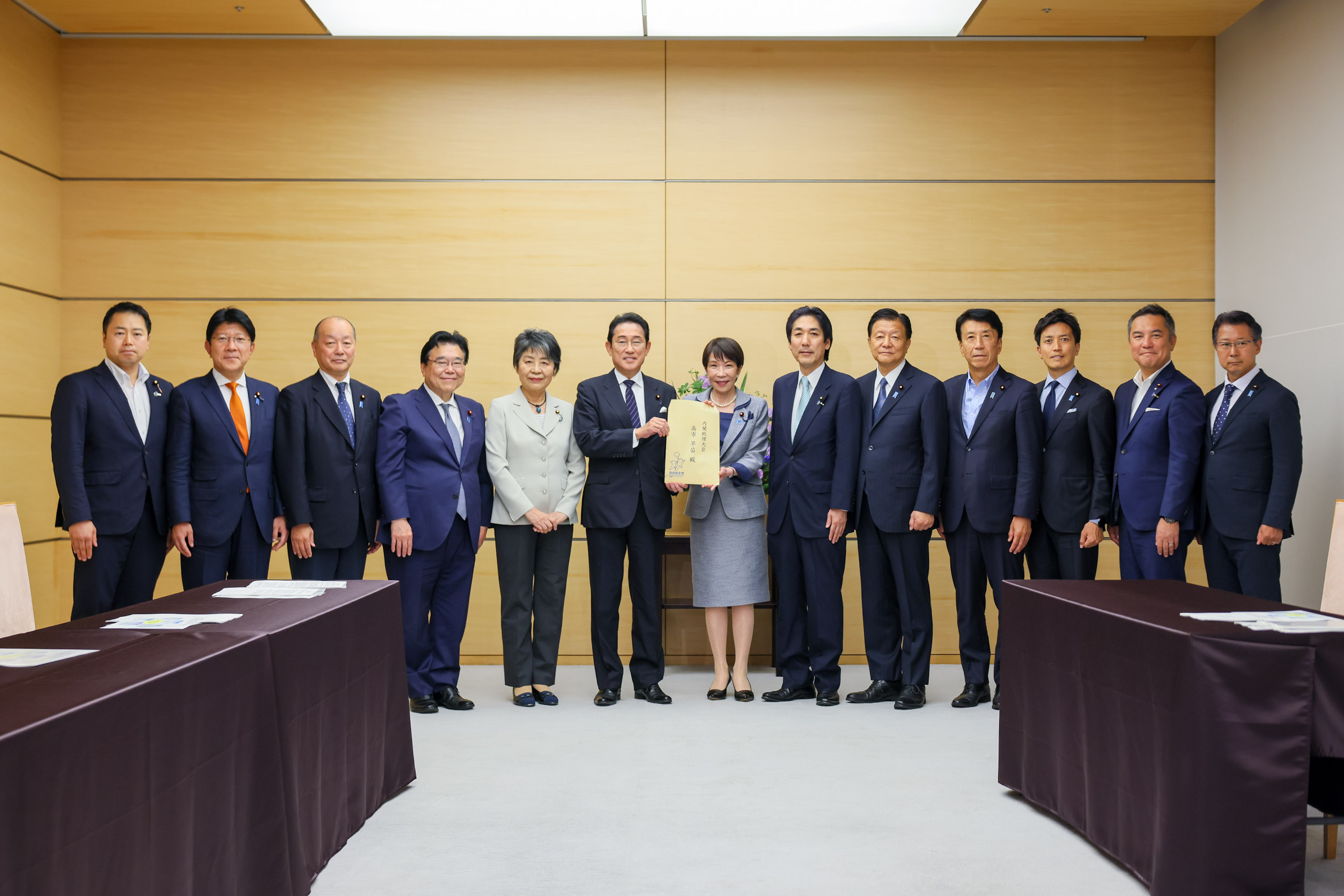 高市首相接受建议书1