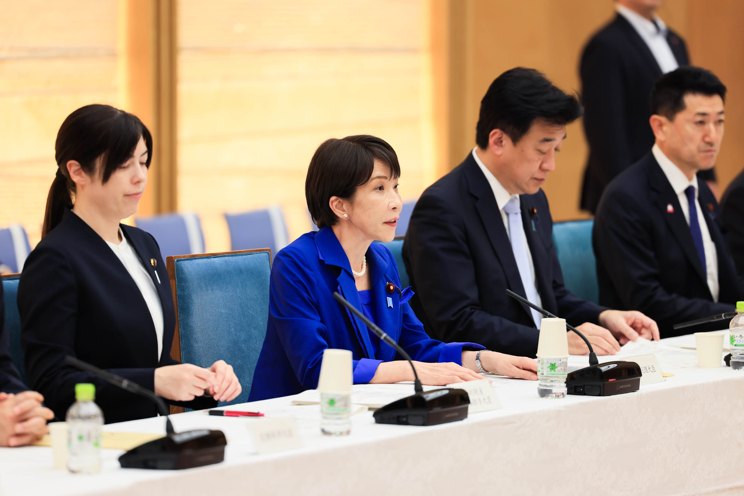 高市首相总结会议2