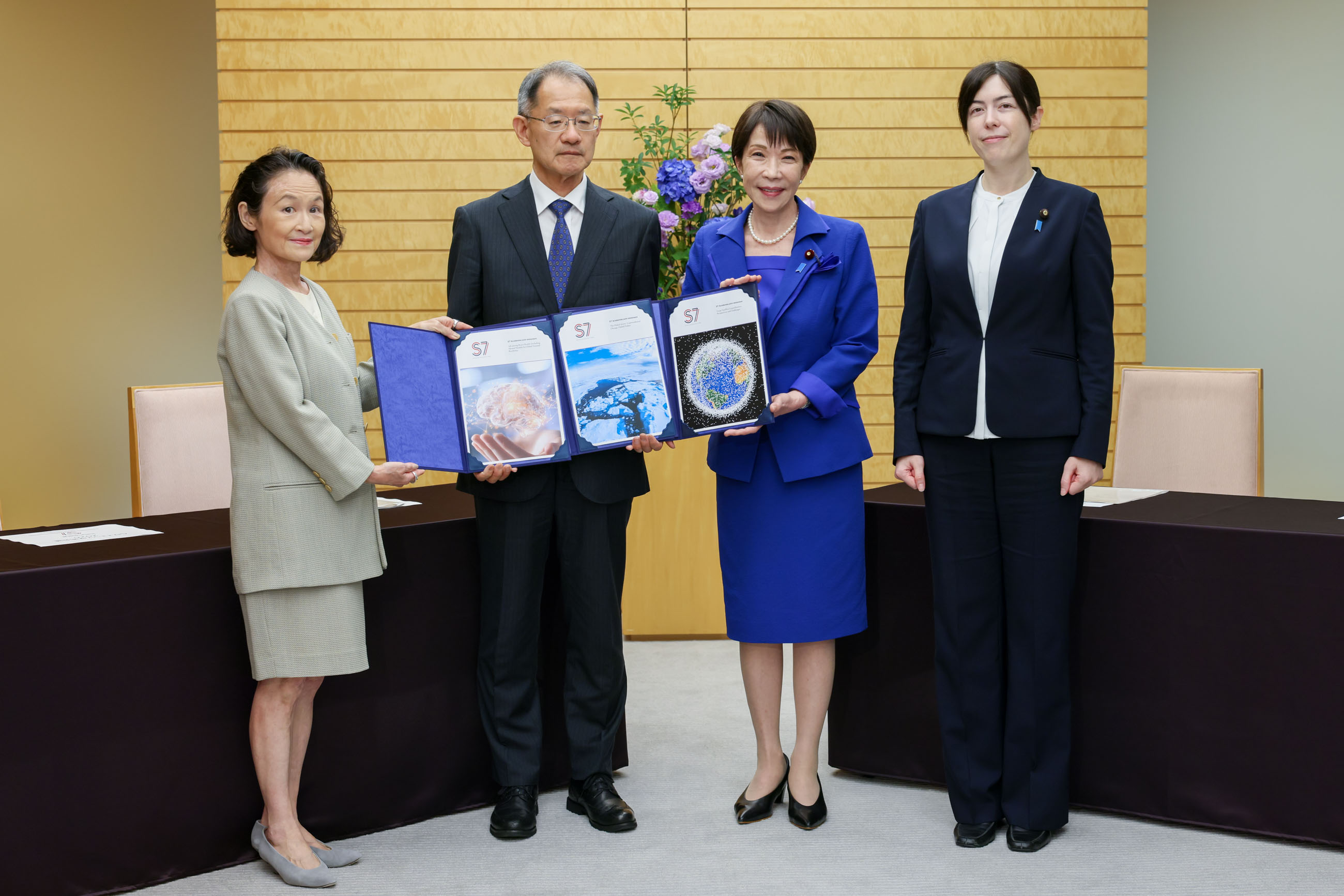 高市首相接受拜会1