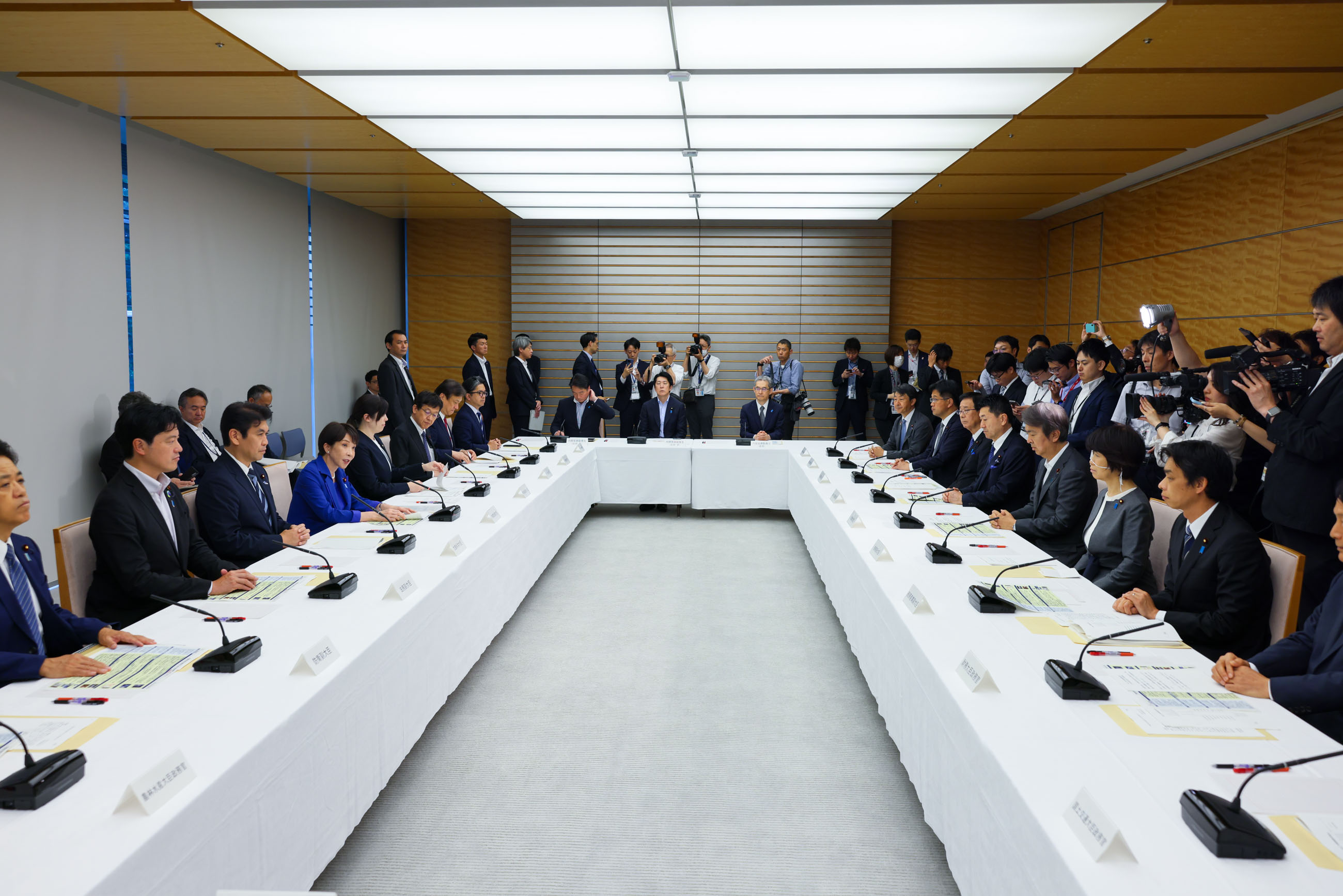 高市首相总结会议2