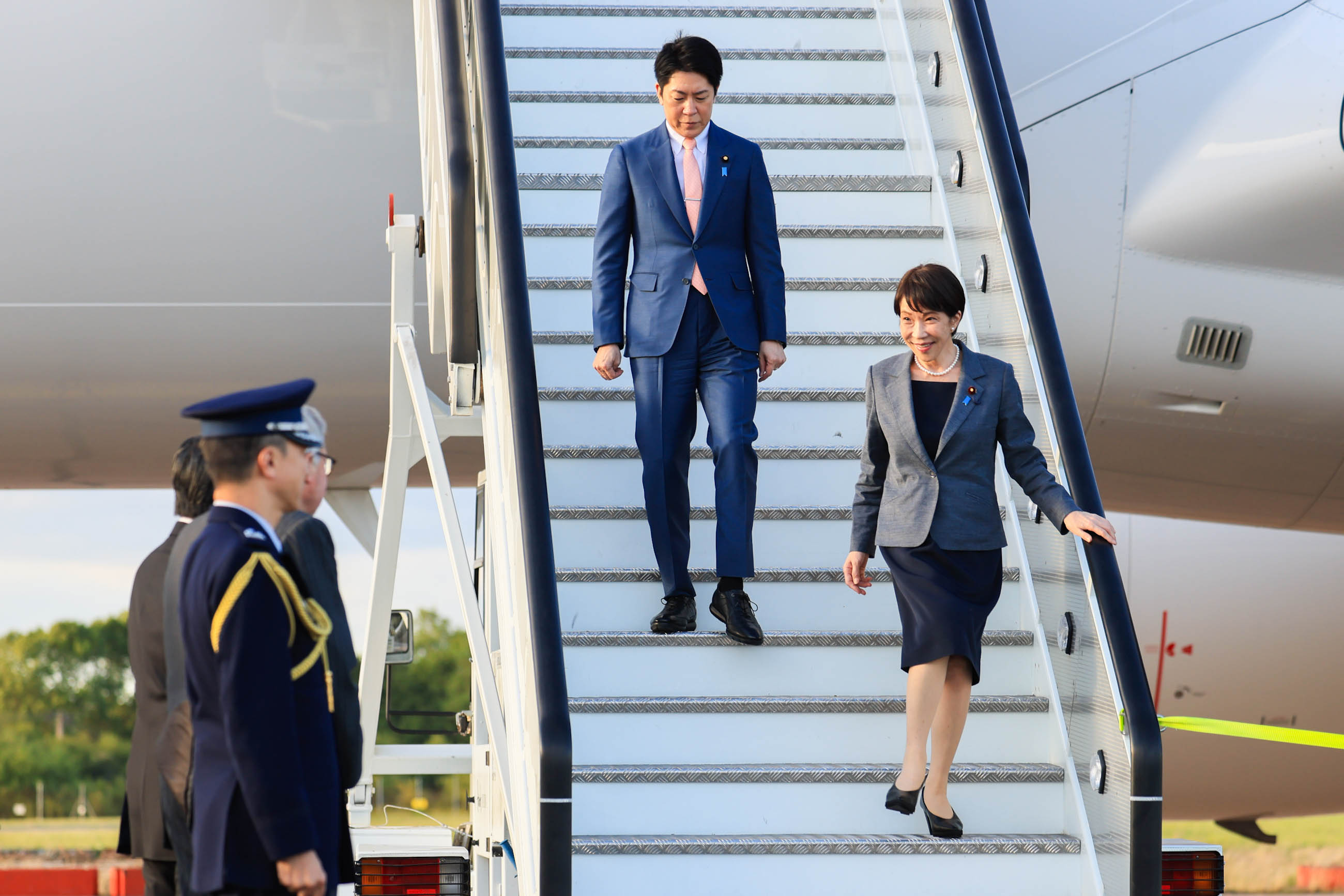 高市首相抵达英国3