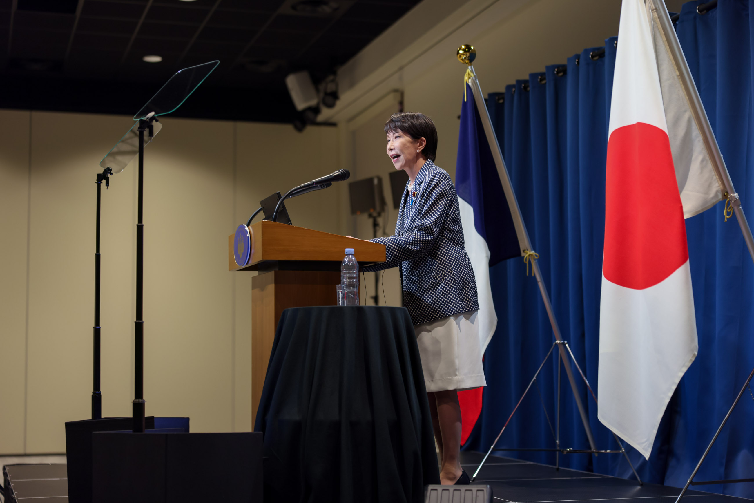 内外记者招待会1