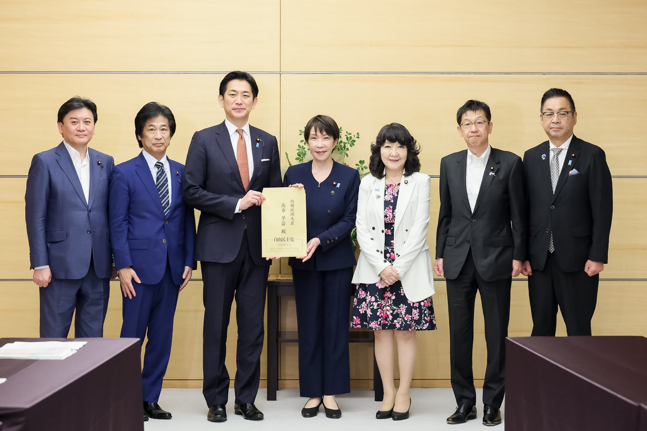 高市首相接受建议书1