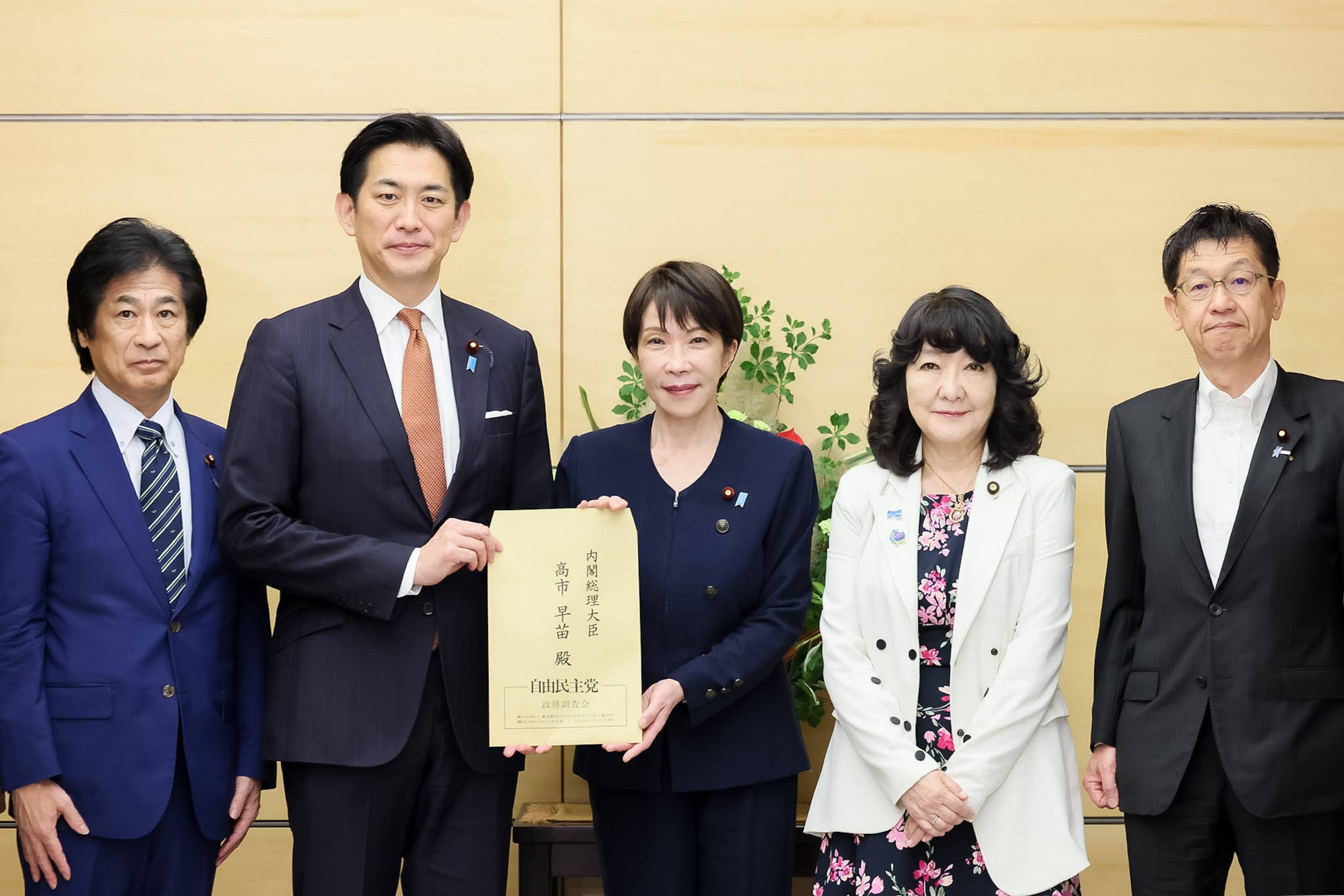 高市首相接受建议书2