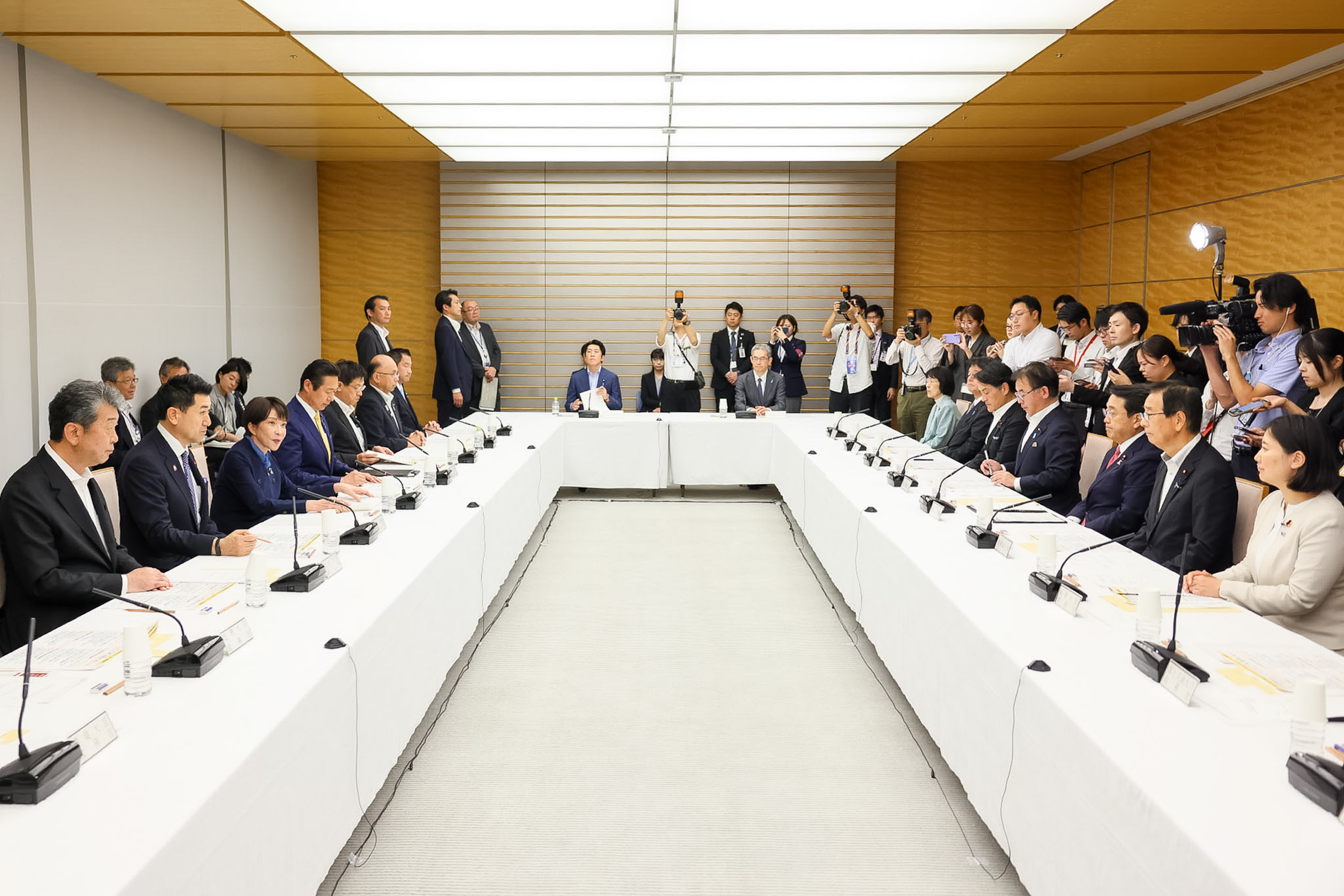 高市首相总结会议2