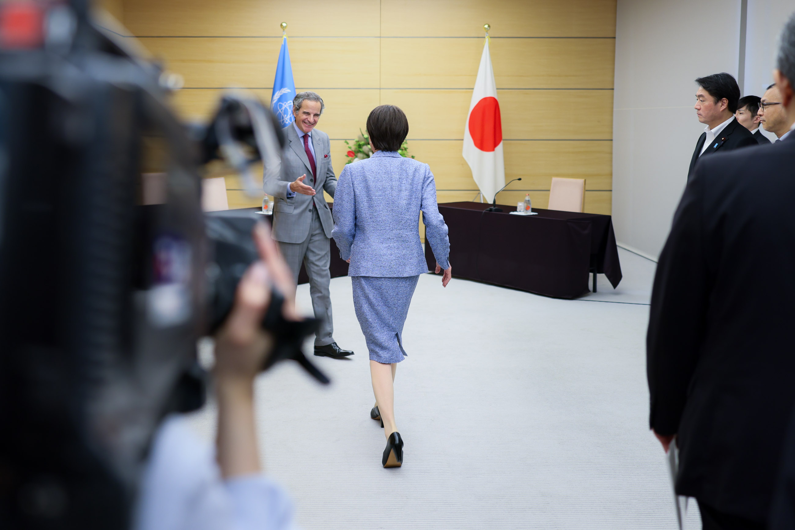 高市首相接受拜会2